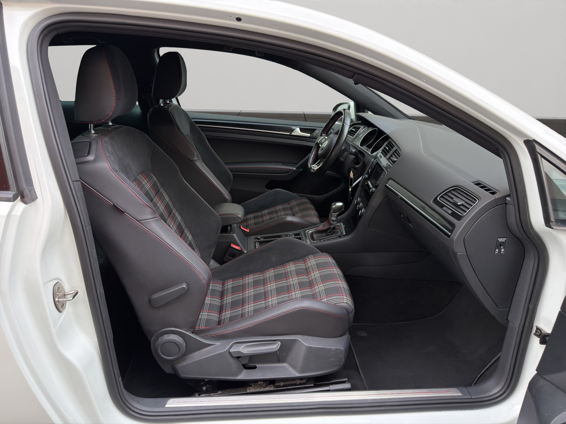 VW Golf 2.0 TSI GTI DSG-image-9