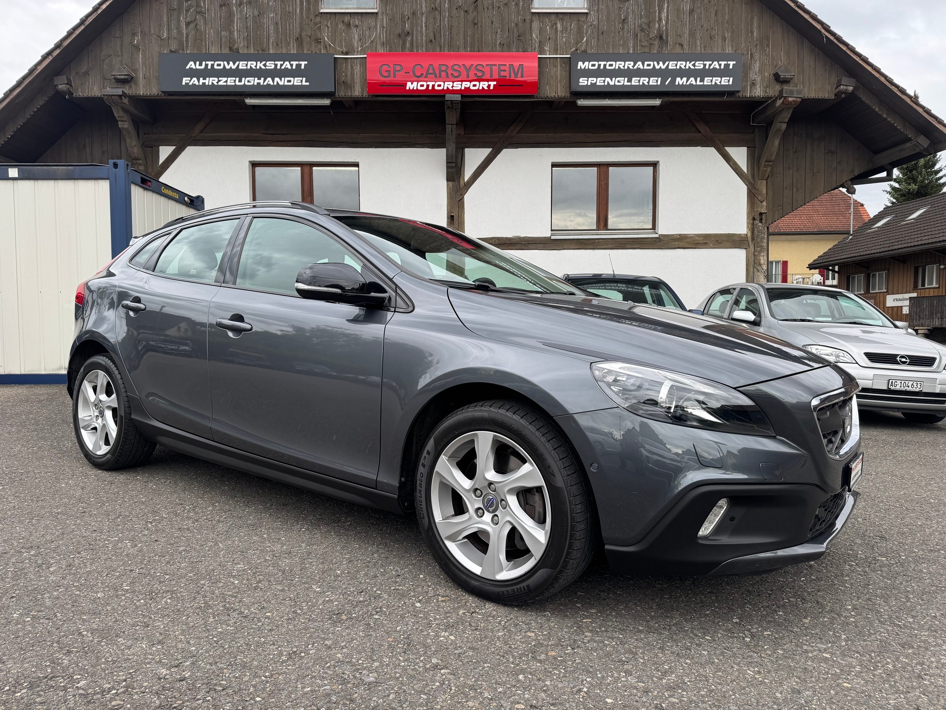 VOLVO V40 Cross Country D4 Summum Geartronic-image-0