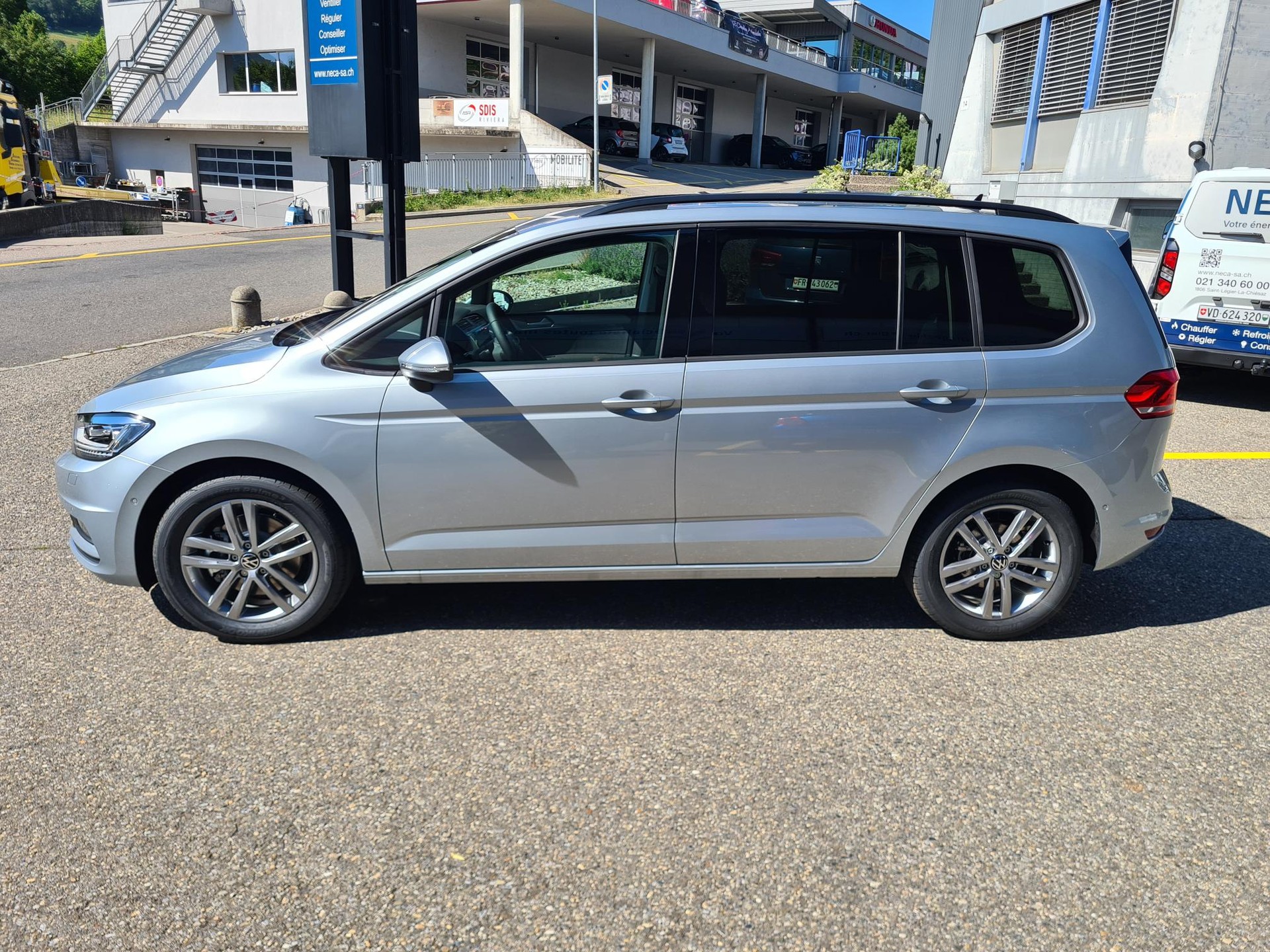 VW Touran 1.5 TSI EVO Comfortline DSG - 7 places-image-2