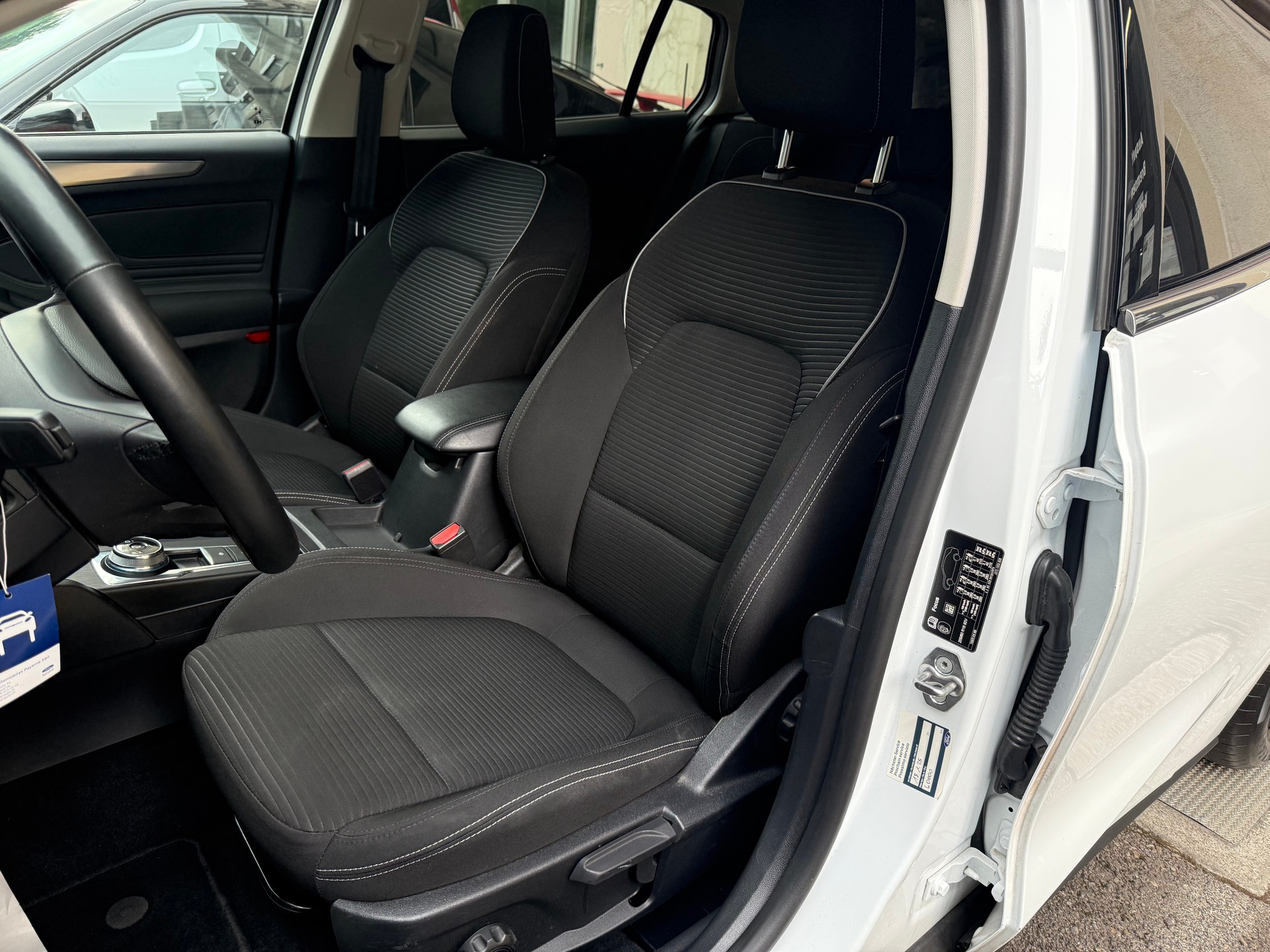 FORD Focus 1.5 TDCi Titanium Automatic-image-6