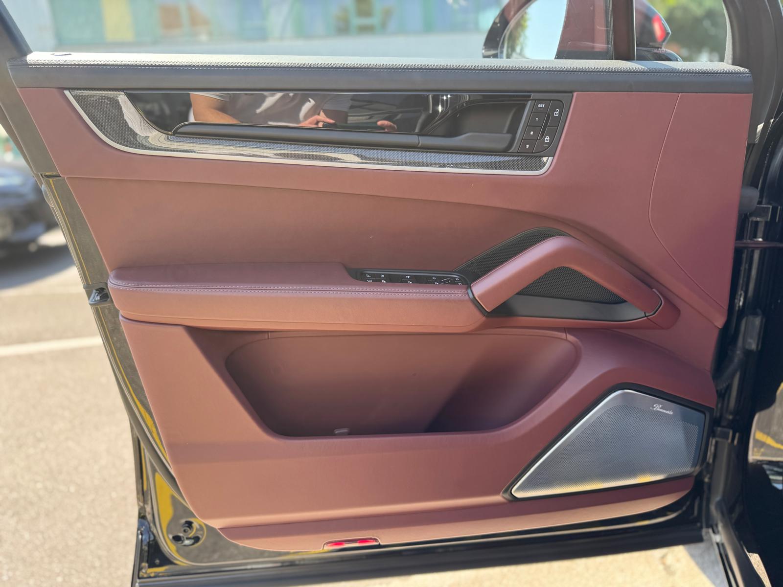 PORSCHE Cayenne Turbo E-Hybrid Tiptronic-image-13