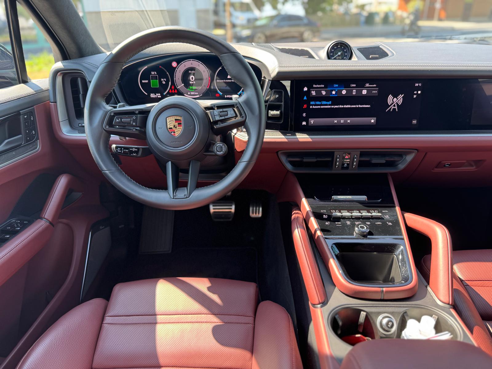 PORSCHE Cayenne Turbo E-Hybrid Tiptronic-image-9
