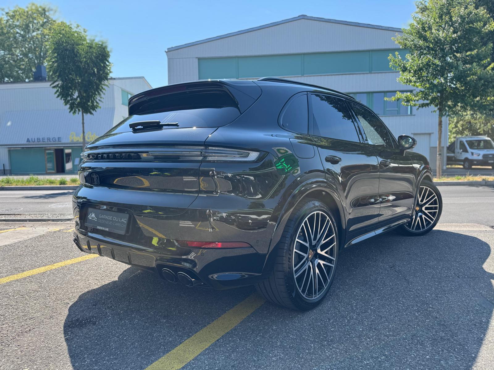 PORSCHE Cayenne Turbo E-Hybrid Tiptronic-image-3
