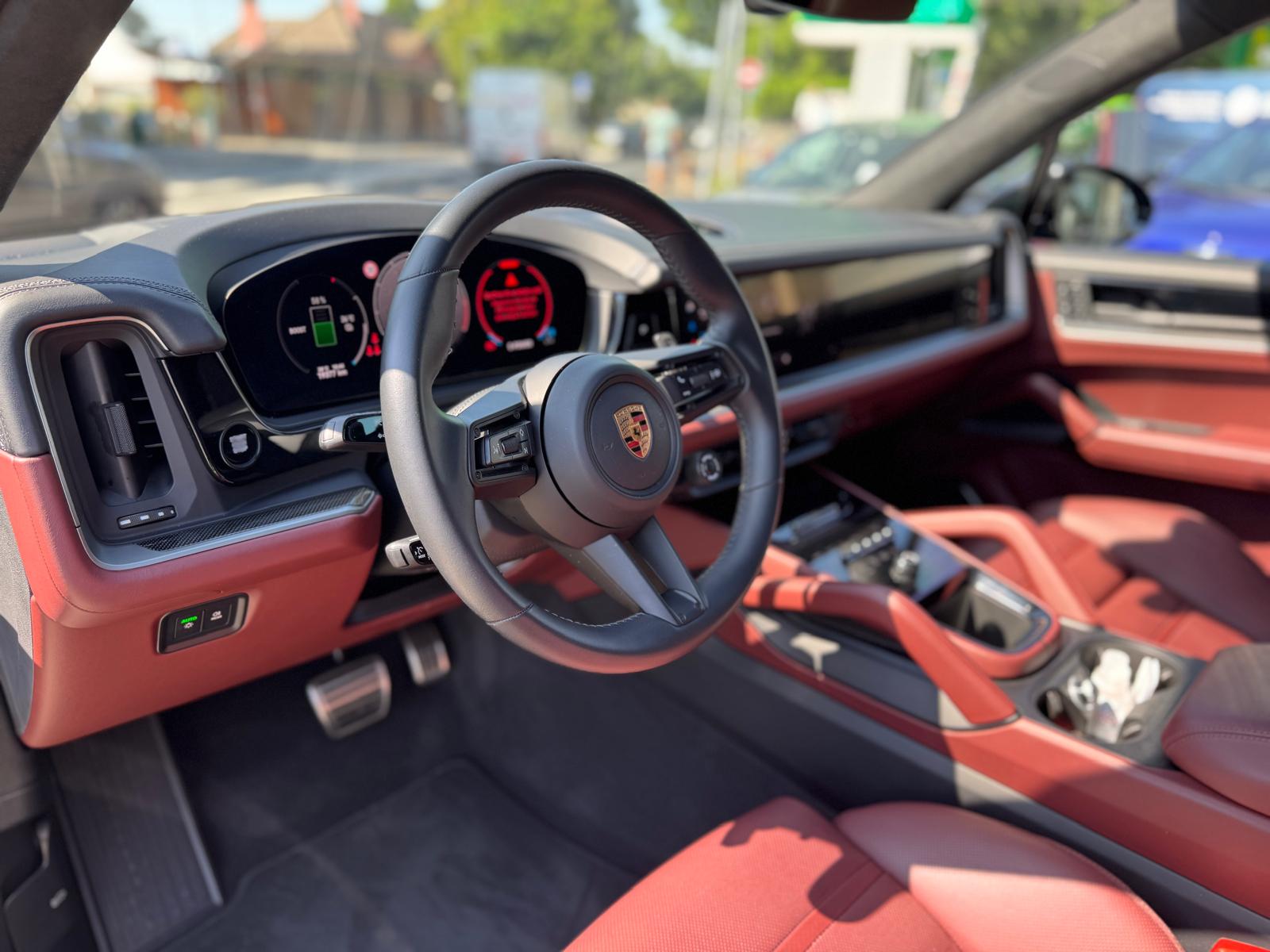 PORSCHE Cayenne Turbo E-Hybrid Tiptronic-image-10