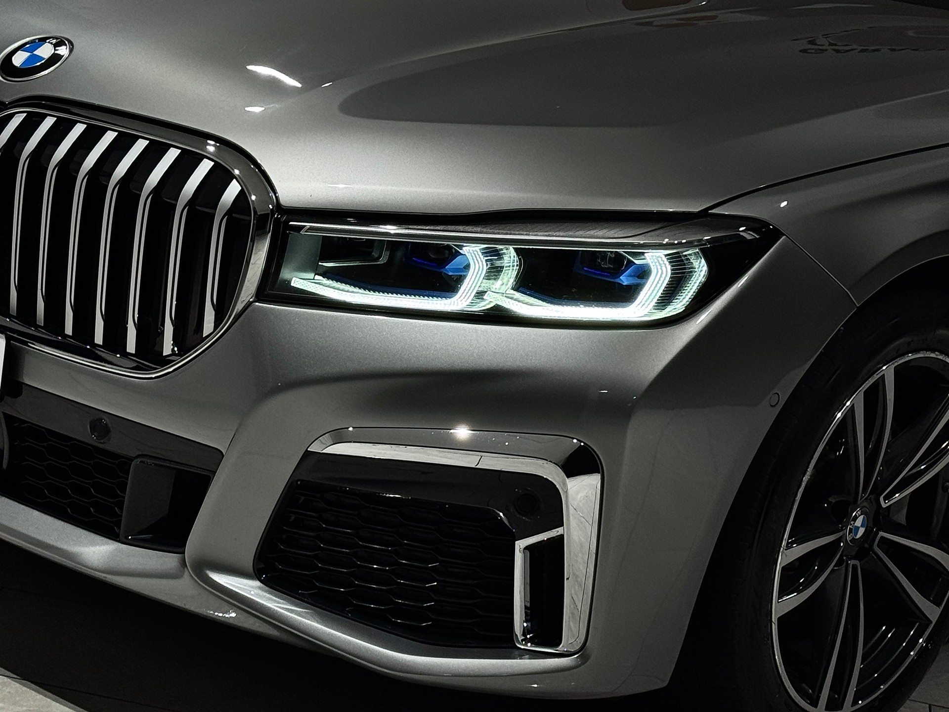 BMW 730d xDrive 48V M Sport Steptronic | CH | 1.Hand |-image-8