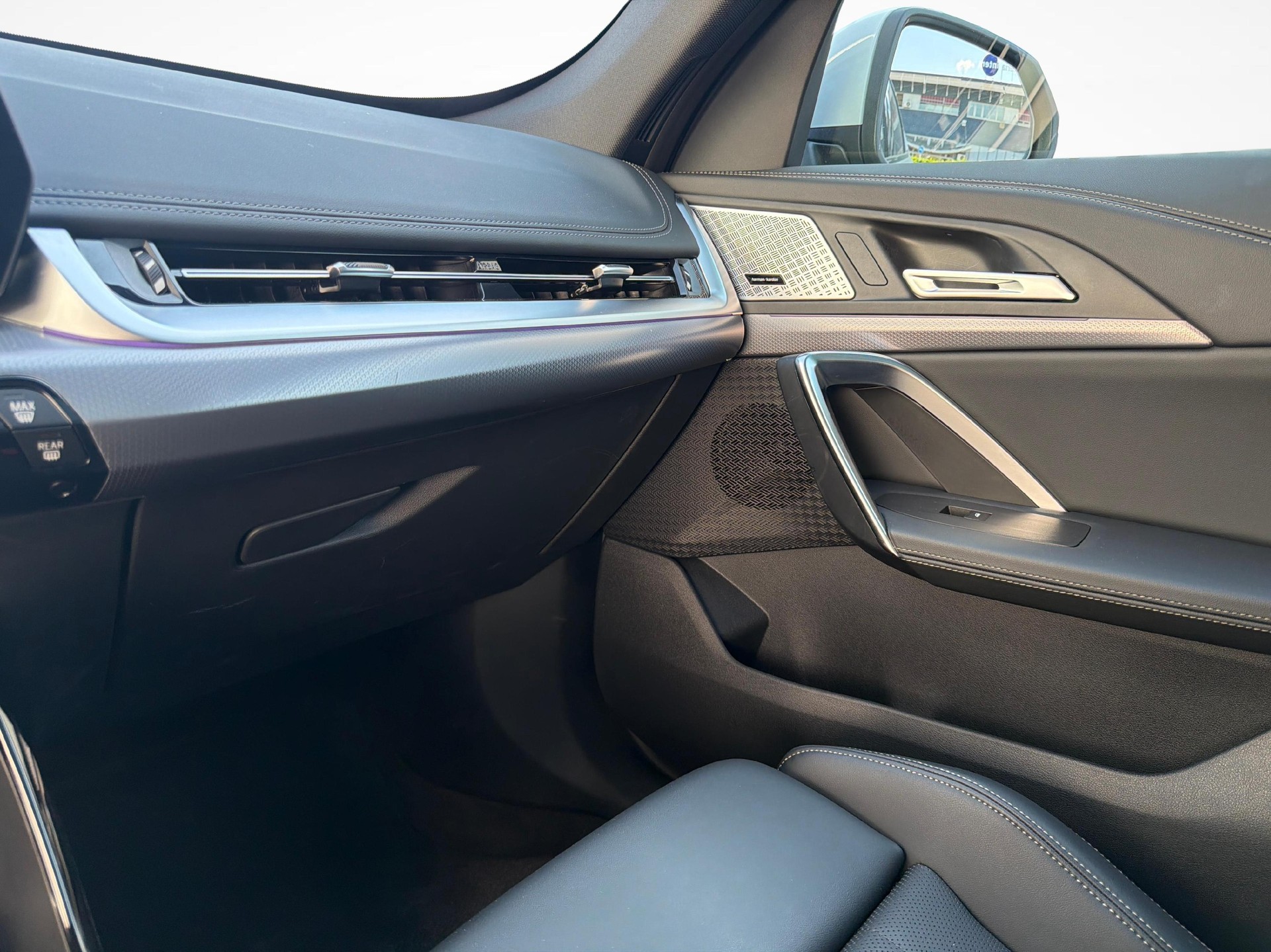BMW X1 30e xDrive paddles-image-17