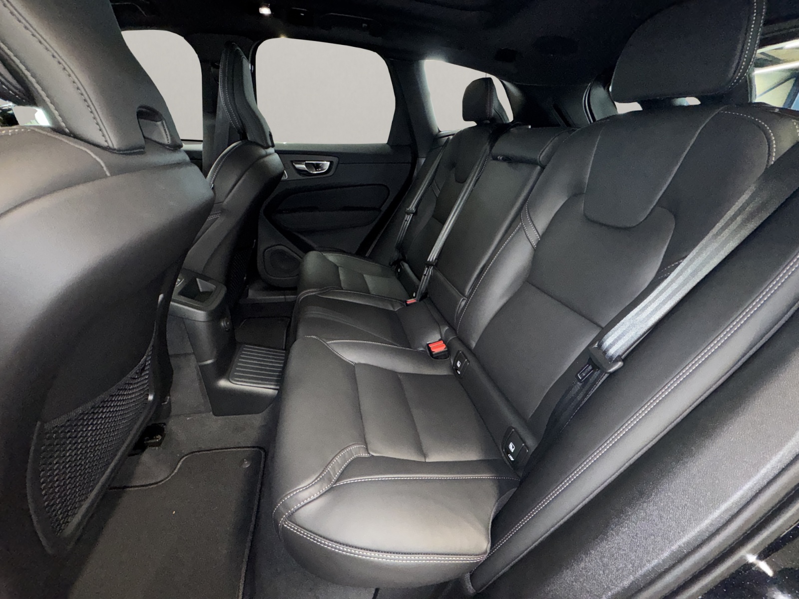 VOLVO XC60 2.0 T8 TE Ultra Dark eAWD-image-13