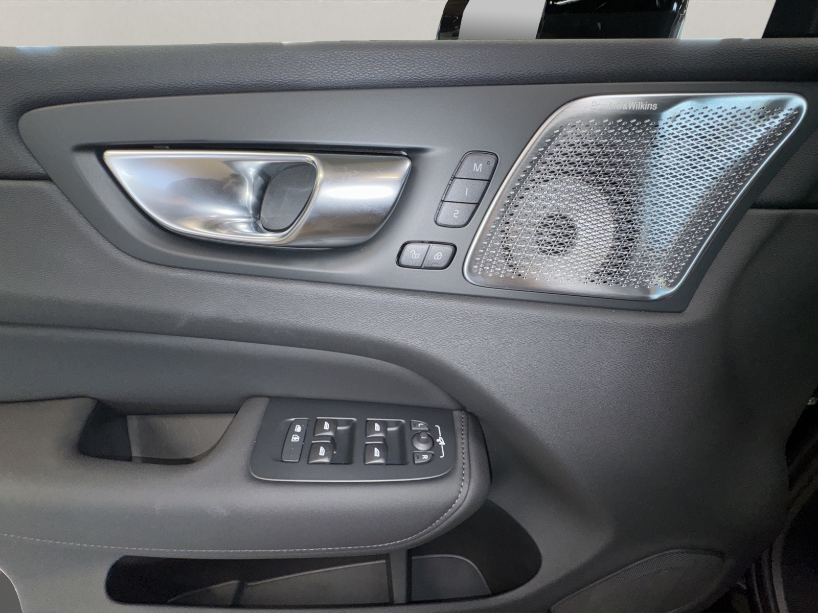 VOLVO XC60 2.0 T8 TE Ultra Dark eAWD-image-14