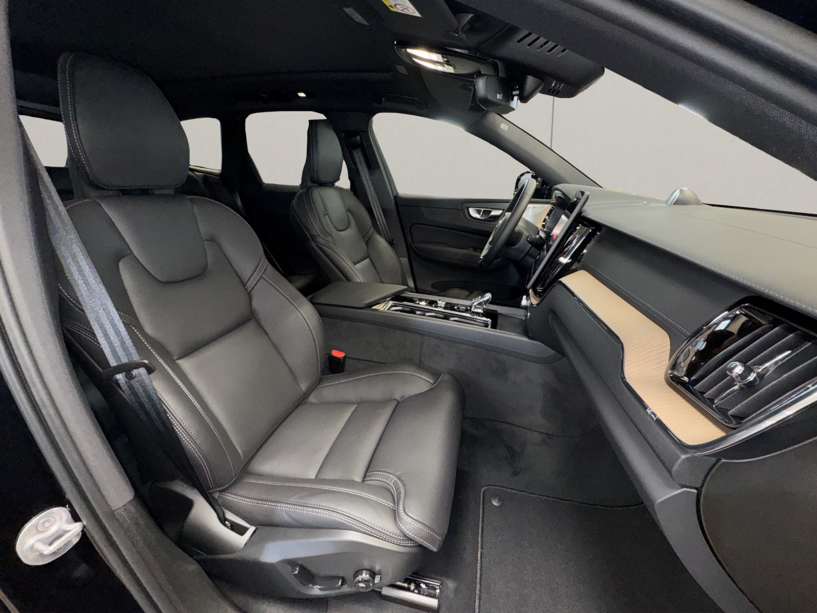 VOLVO XC60 2.0 T8 TE Ultra Dark eAWD-image-11