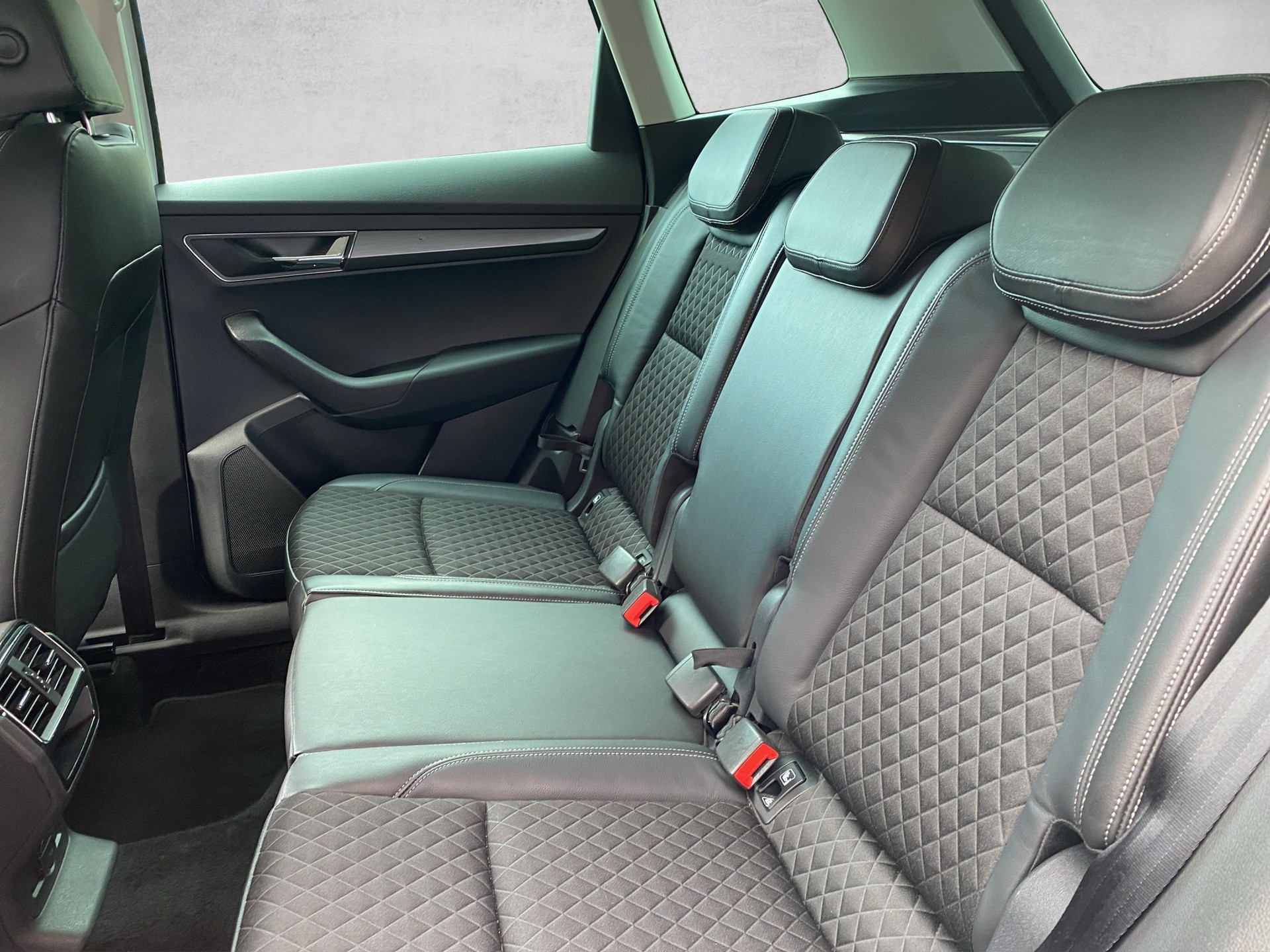 SKODA Karoq 1.5 TSI ACT Ambition DSG-image-19