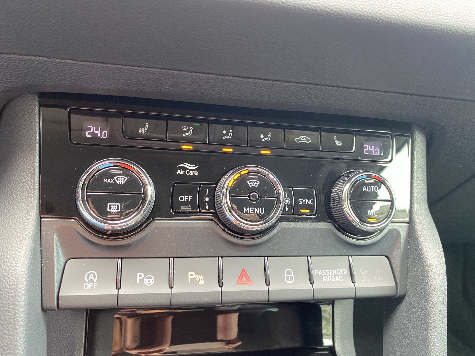 SKODA Karoq 1.5 TSI ACT Ambition DSG-image-14