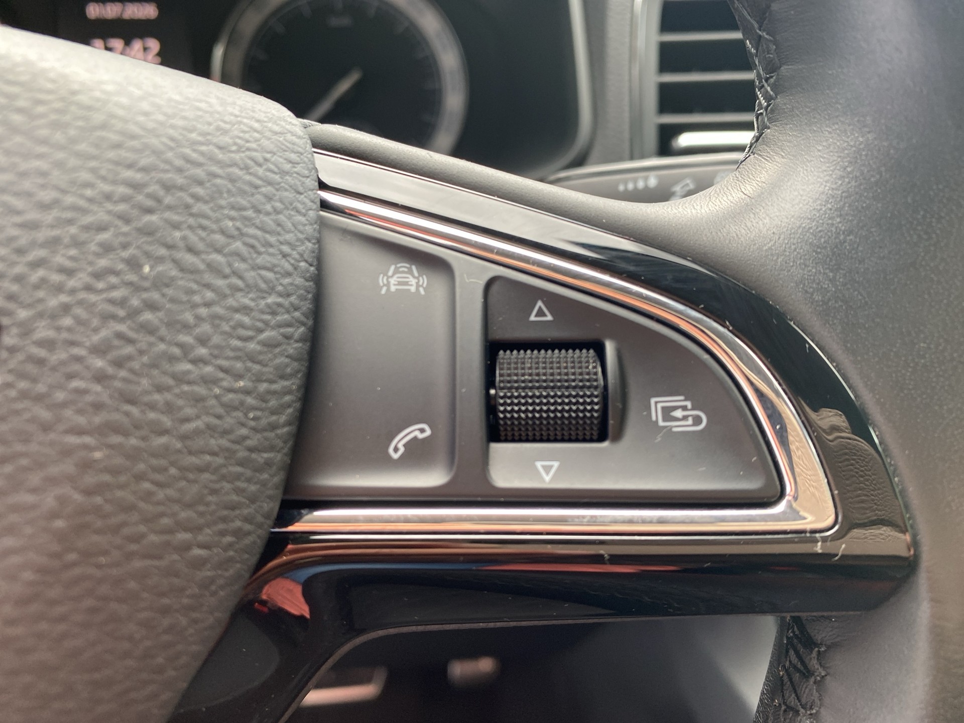 SKODA Karoq 1.5 TSI ACT Ambition DSG-image-11