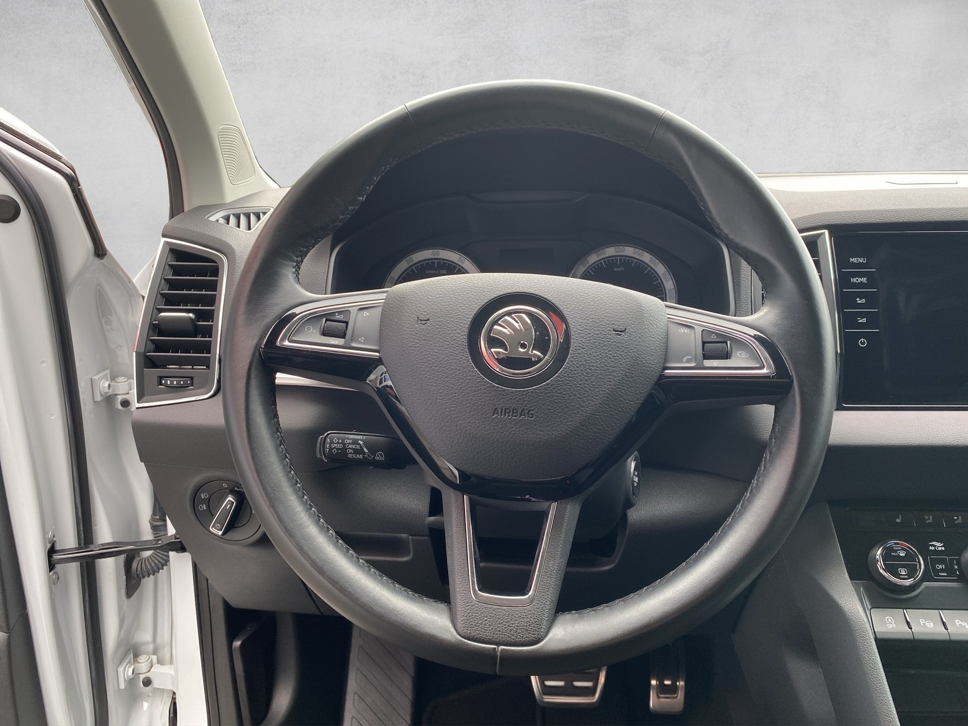 SKODA Karoq 1.5 TSI ACT Ambition DSG-image-9
