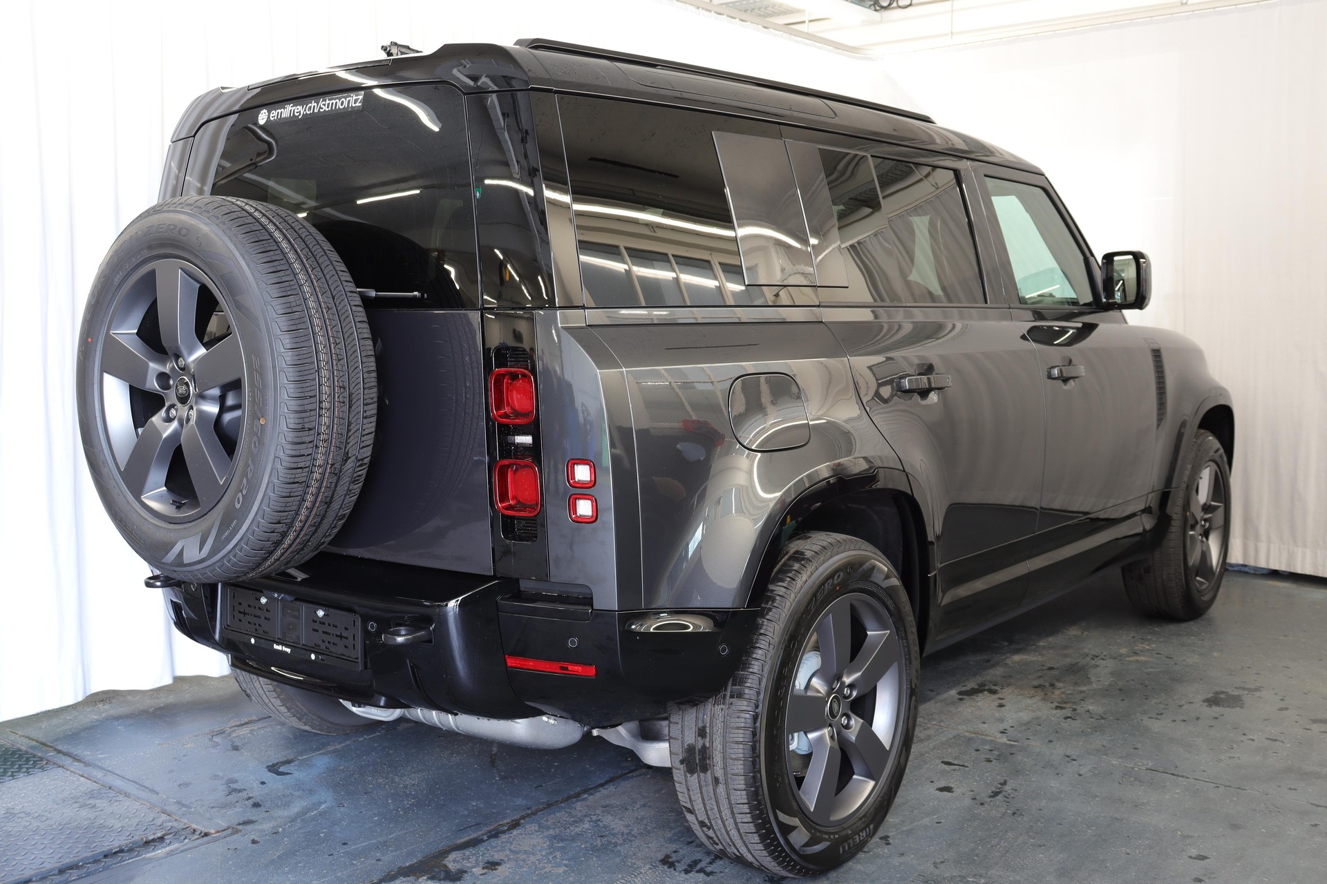 LAND ROVER Defender 110 3.0 D I6 300 X-Dynamic HSE-image-10