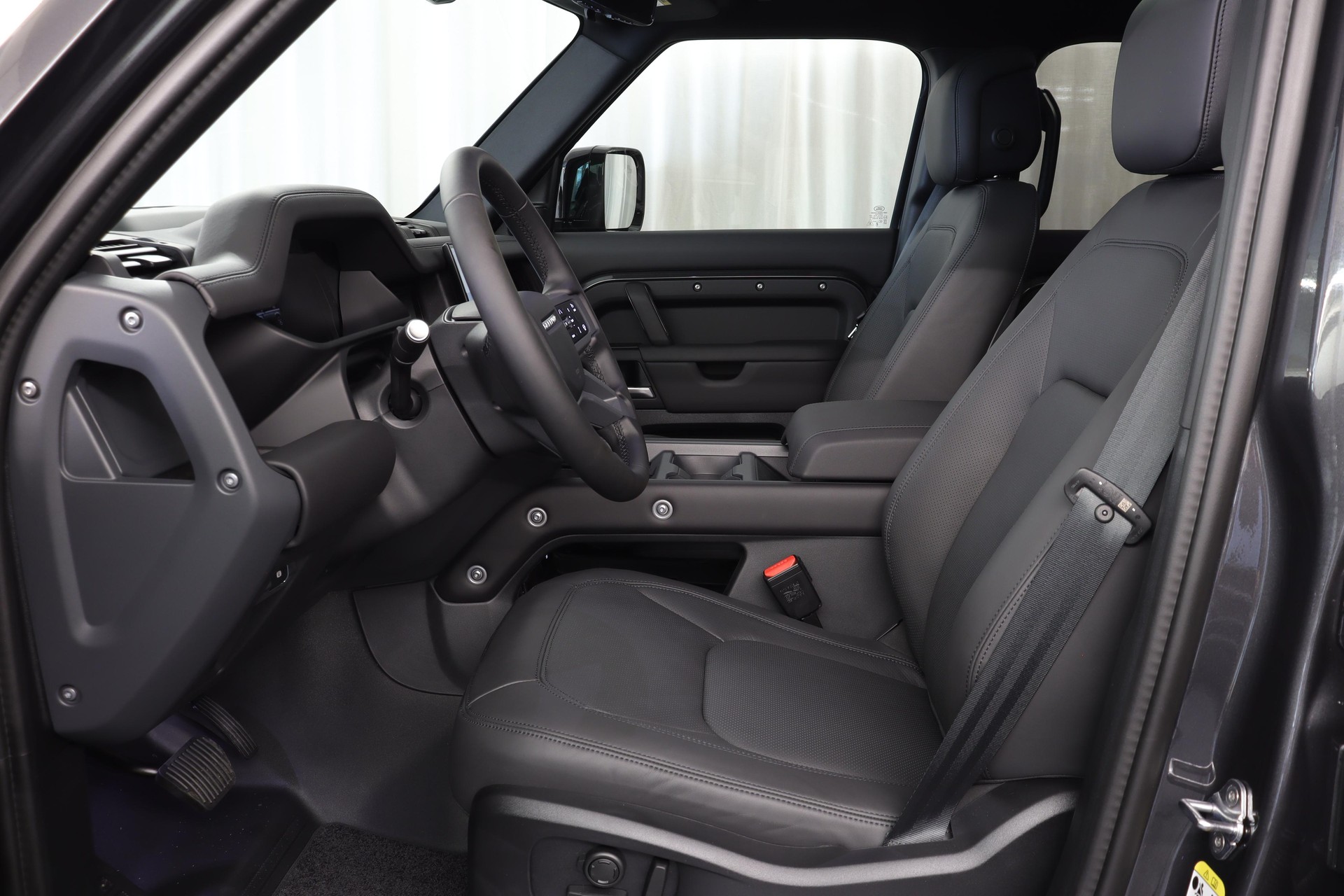 LAND ROVER Defender 110 3.0 D I6 300 X-Dynamic HSE-showroom-element-1