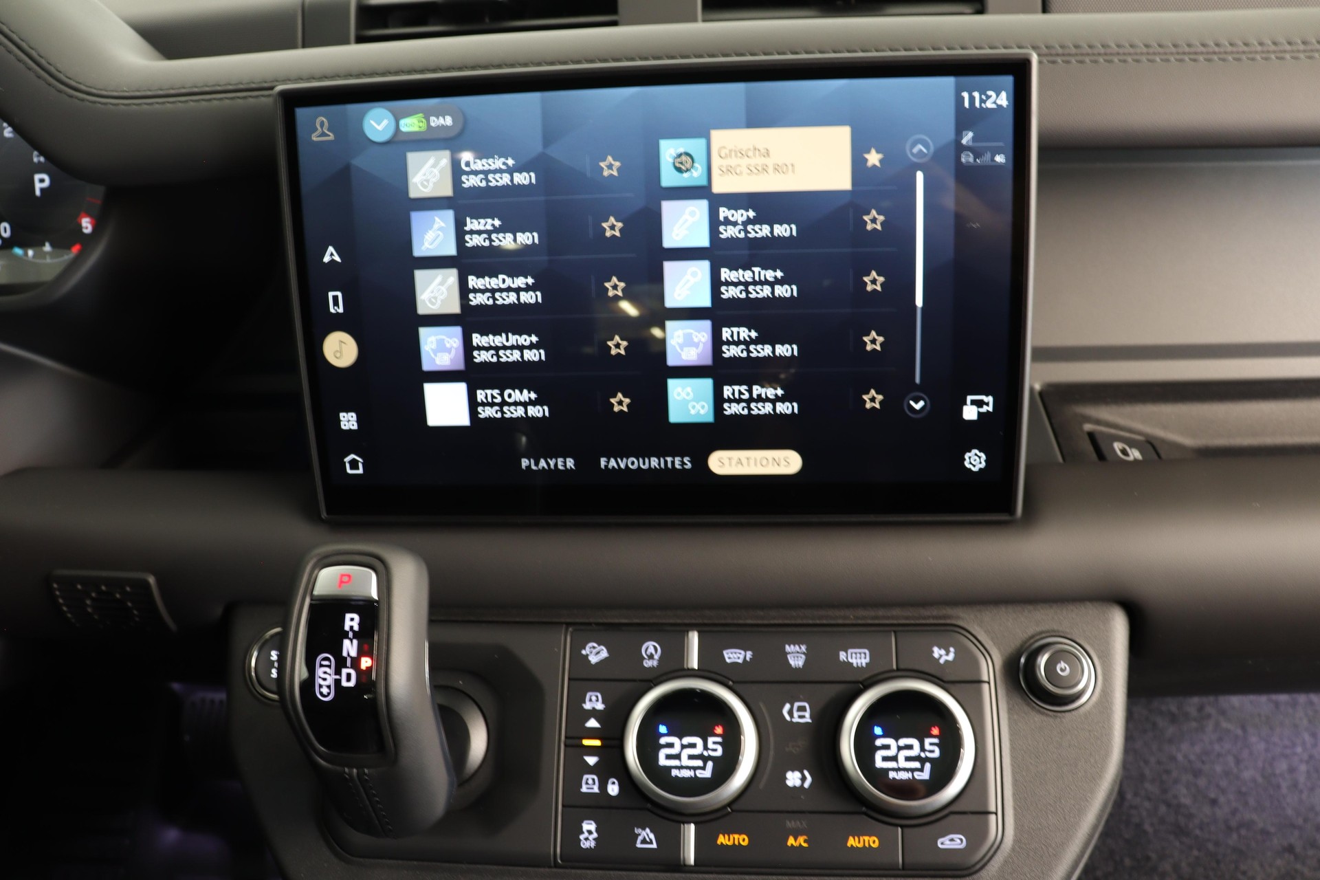 LAND ROVER Defender 110 3.0 D I6 300 X-Dynamic HSE-image-8