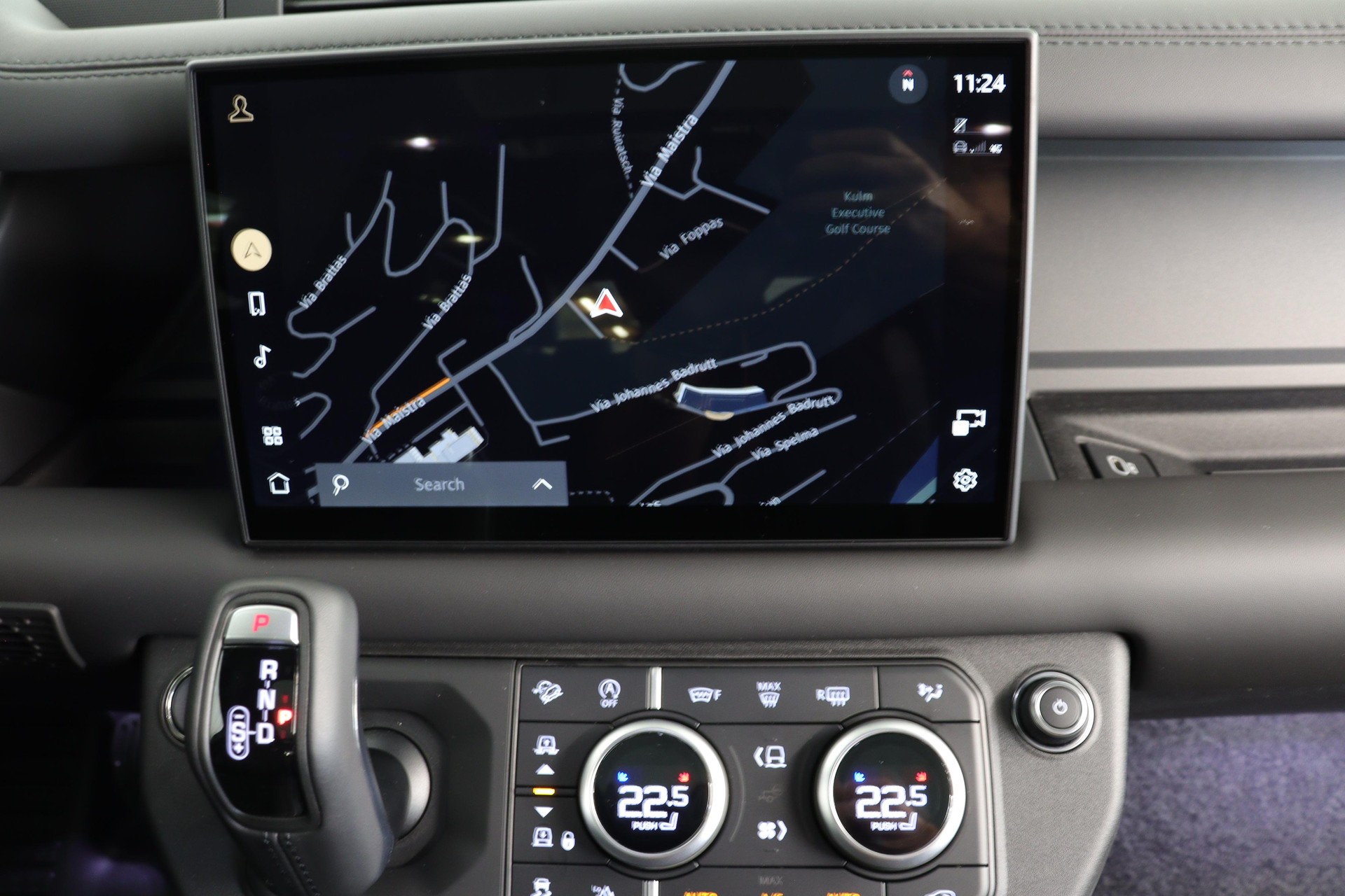 LAND ROVER Defender 110 3.0 D I6 300 X-Dynamic HSE-image-7