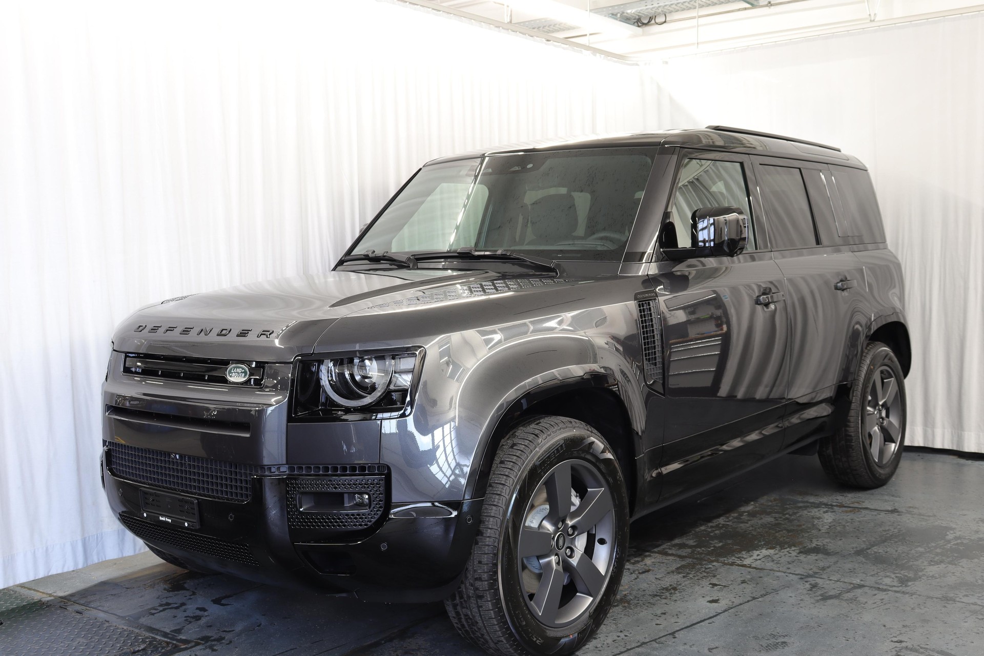 LAND ROVER Defender 110 3.0 D I6 300 X-Dynamic HSE