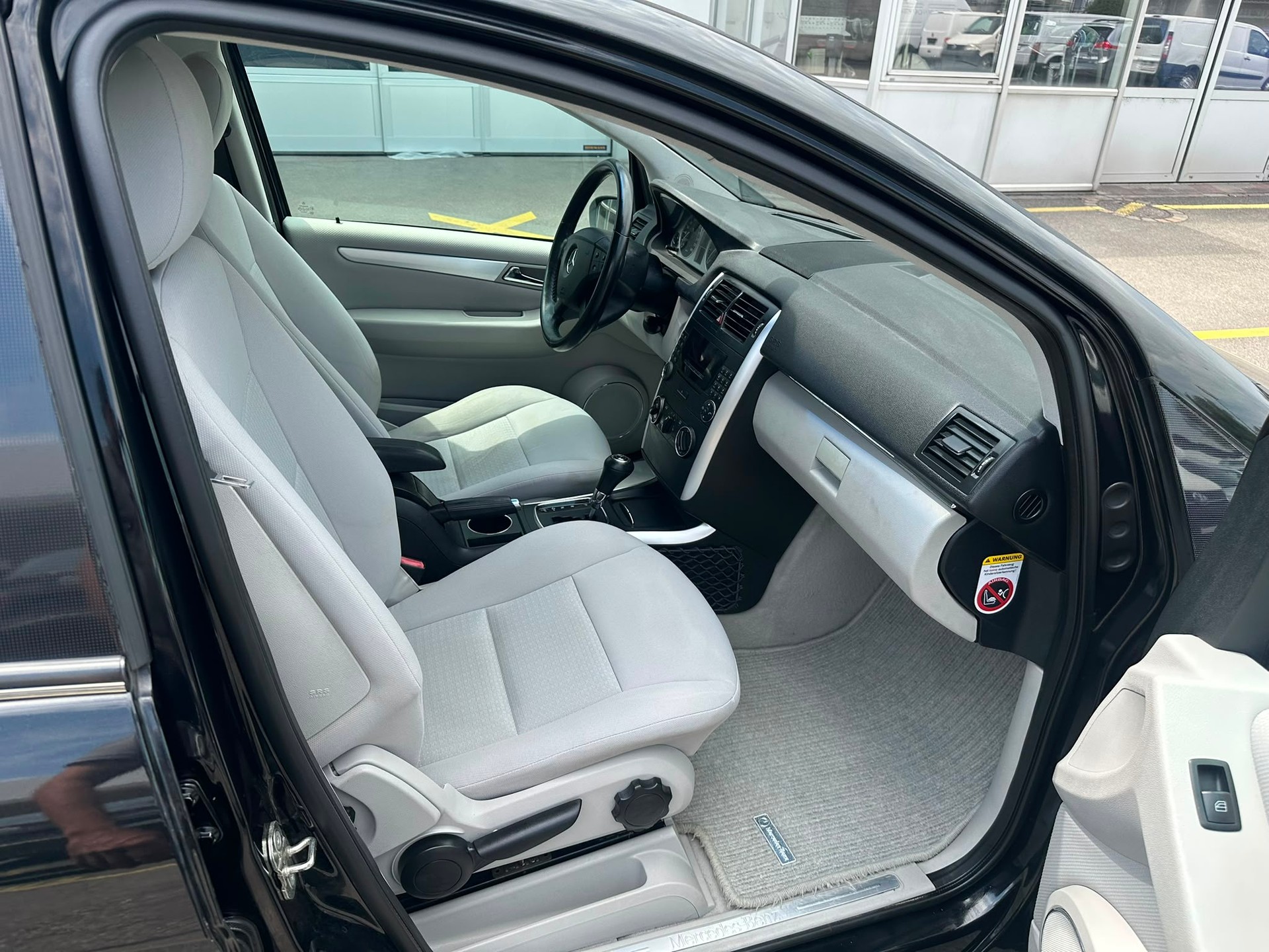 MERCEDES-BENZ B 200-image-14