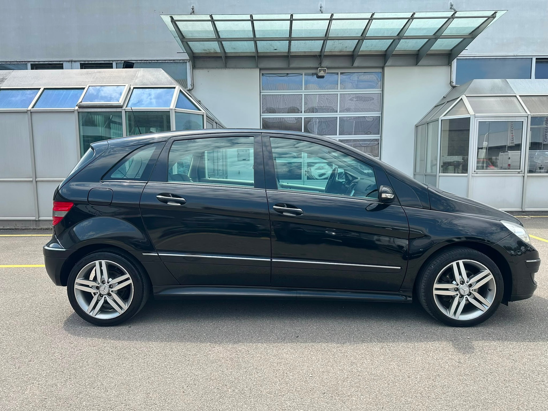 MERCEDES-BENZ B 200-image-4