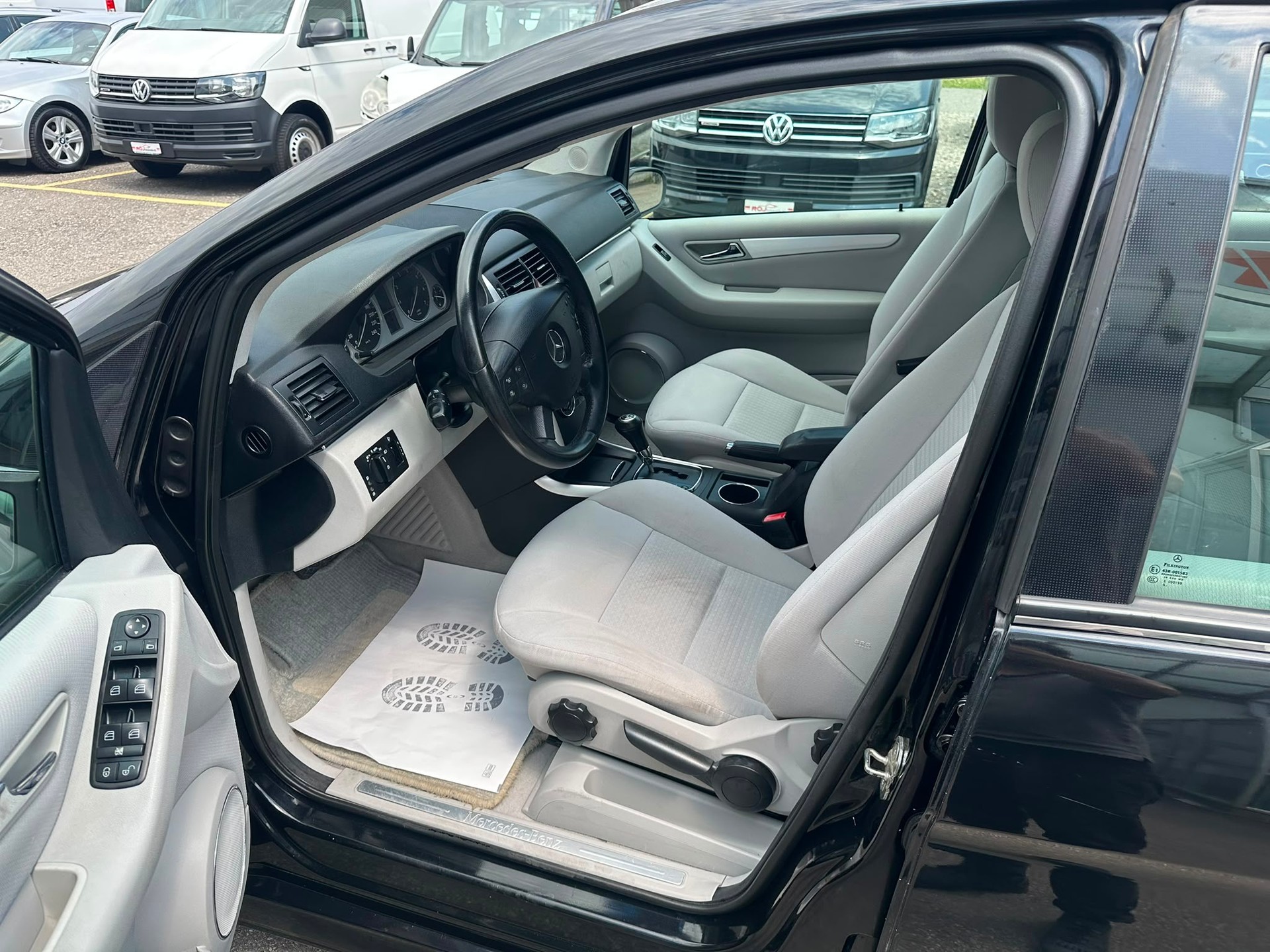 MERCEDES-BENZ B 200-image-8