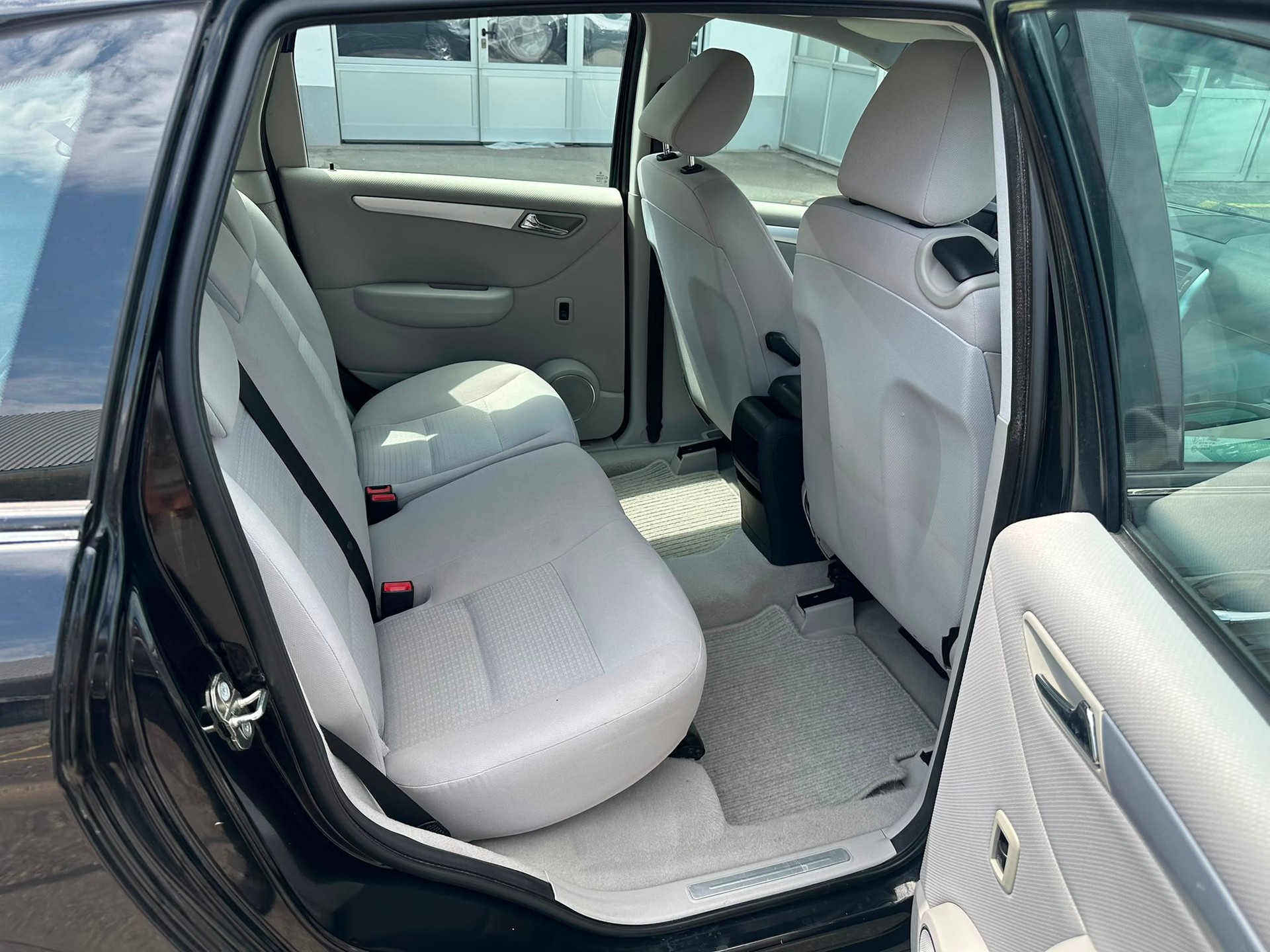 MERCEDES-BENZ B 200-image-15