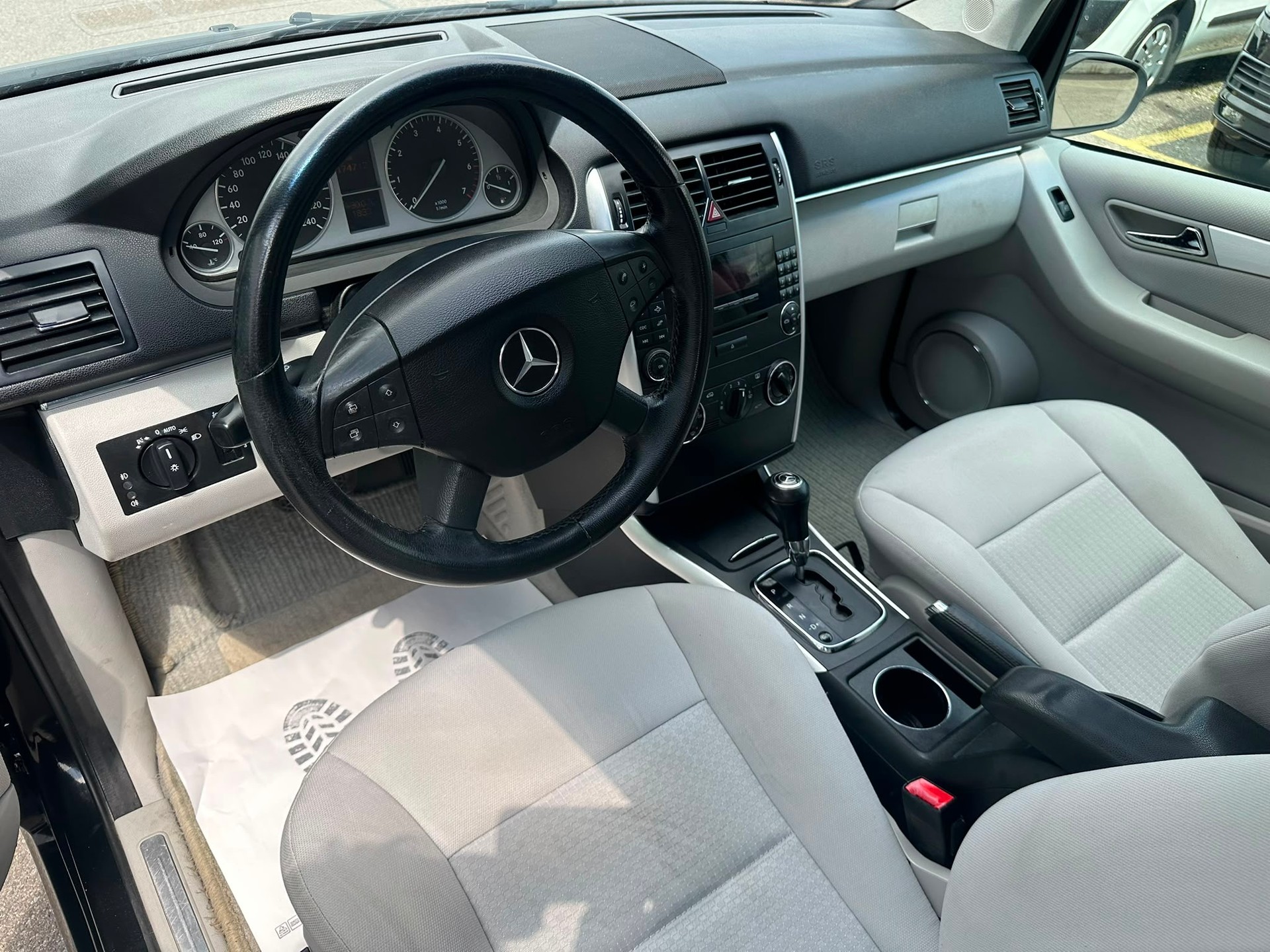 MERCEDES-BENZ B 200-image-12