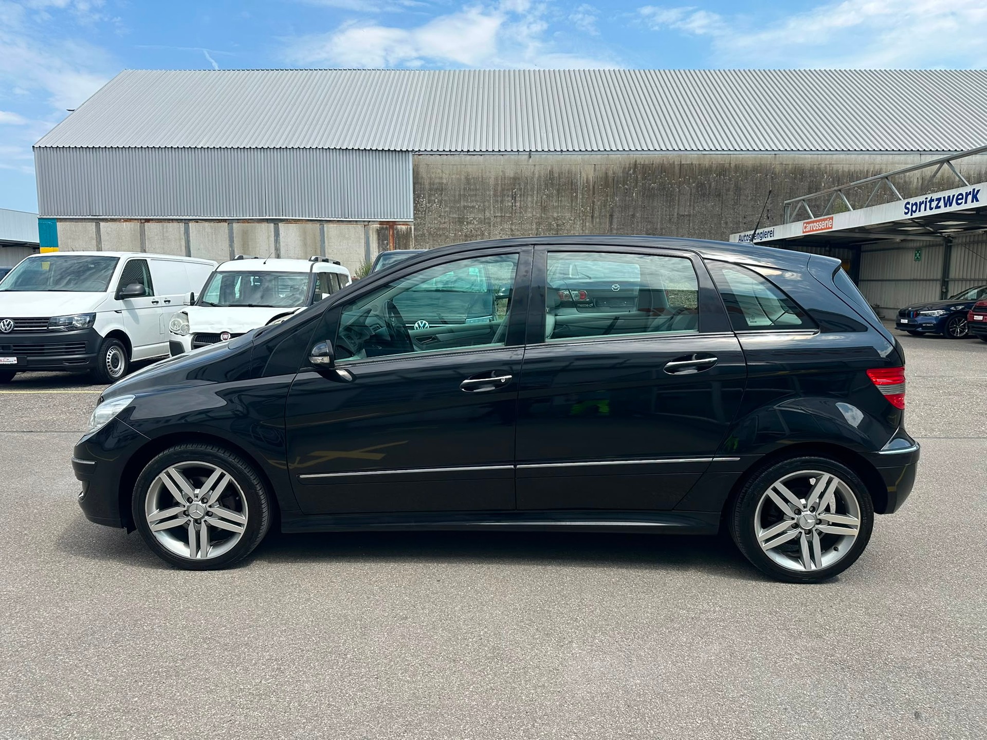 MERCEDES-BENZ B 200-image-0