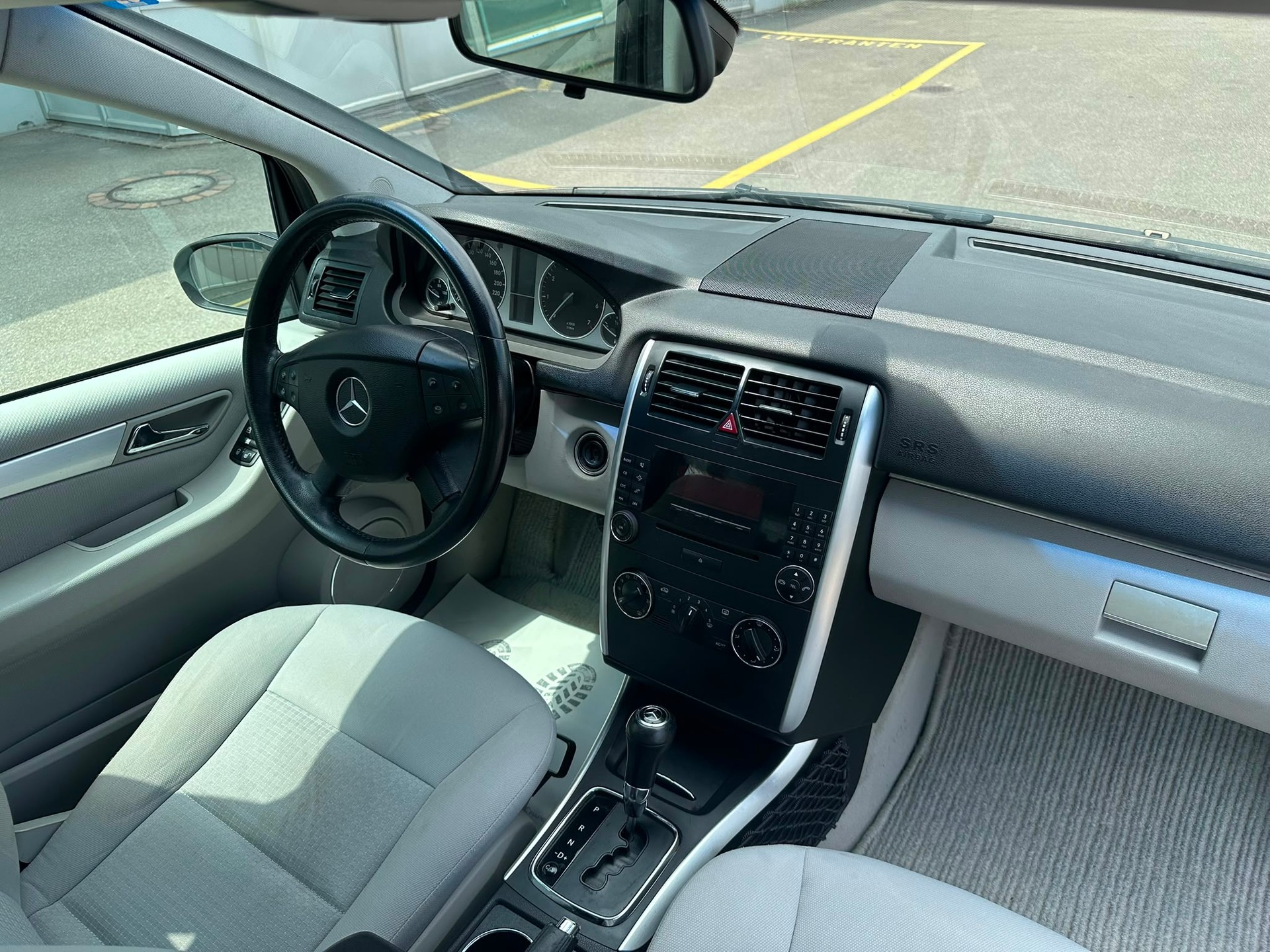 MERCEDES-BENZ B 200-image-11