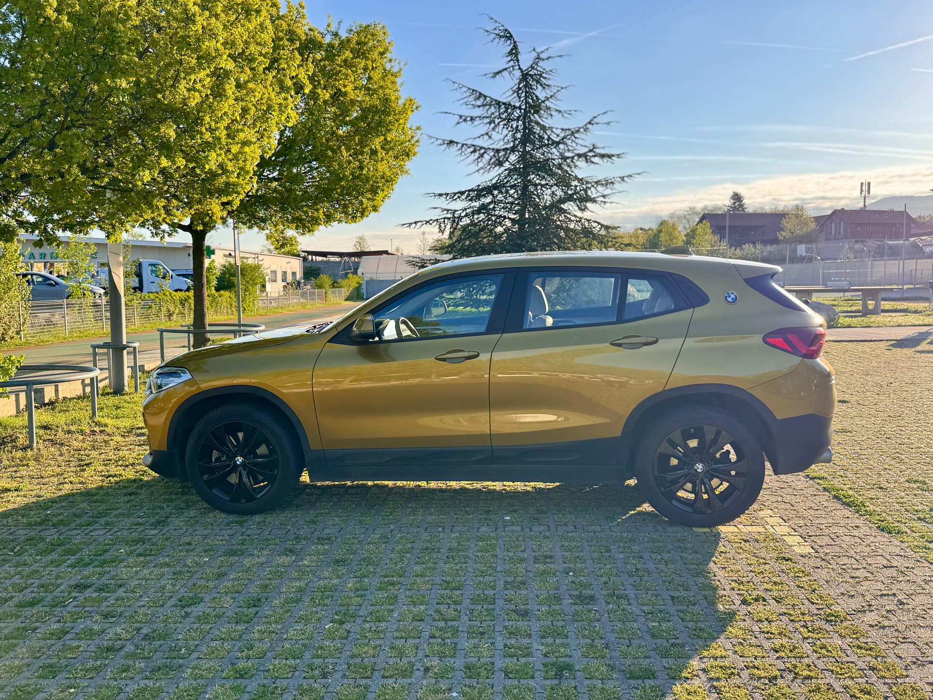 BMW 20i sDrive-image-1