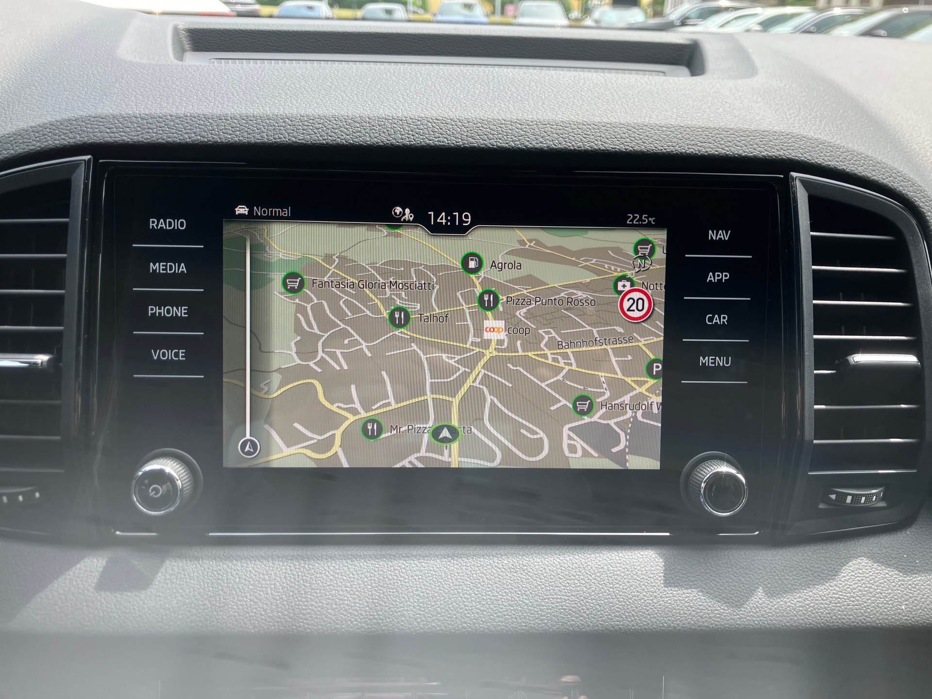 SKODA Karoq 2.0 TSI SportLine 4x4 DSG-image-9
