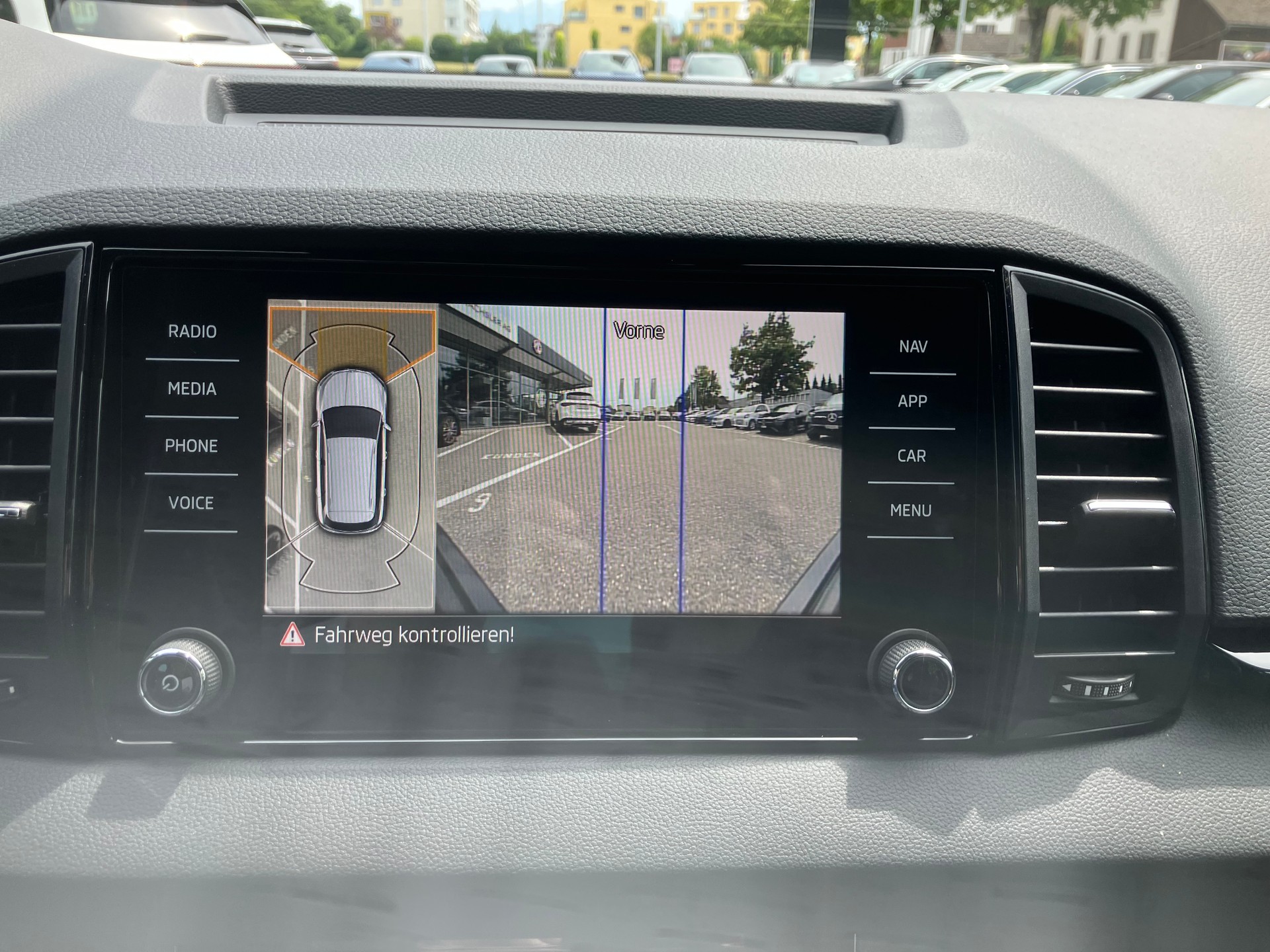 SKODA Karoq 2.0 TSI SportLine 4x4 DSG-image-10