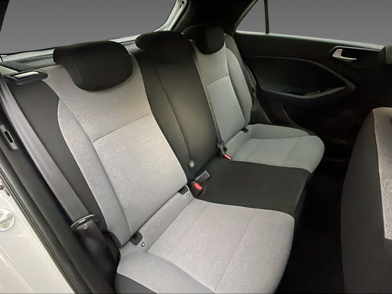 HYUNDAI i20 1.2 Amplia-image-7