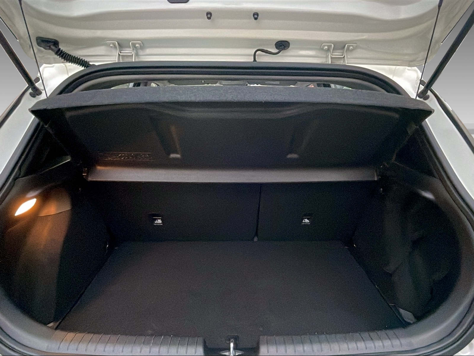 HYUNDAI i20 1.2 Amplia-image-8
