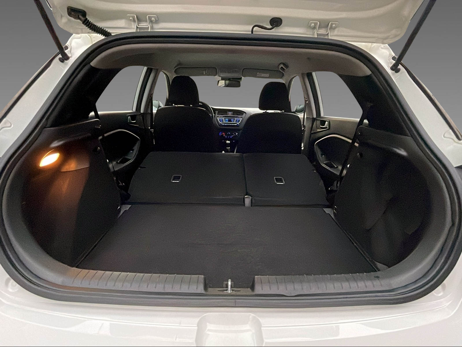 HYUNDAI i20 1.2 Amplia-image-9