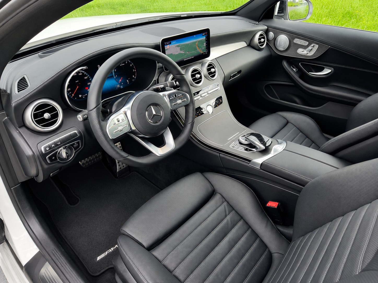 MERCEDES-BENZ C 200 AMG Line 4matic-image-4
