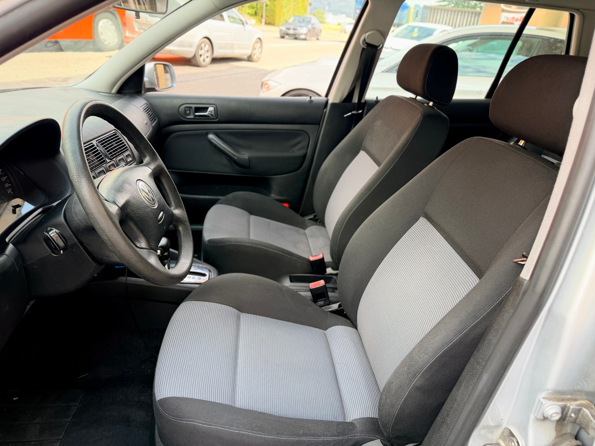 VW Golf 1.6 Comfortline Generation Automatic-image-5
