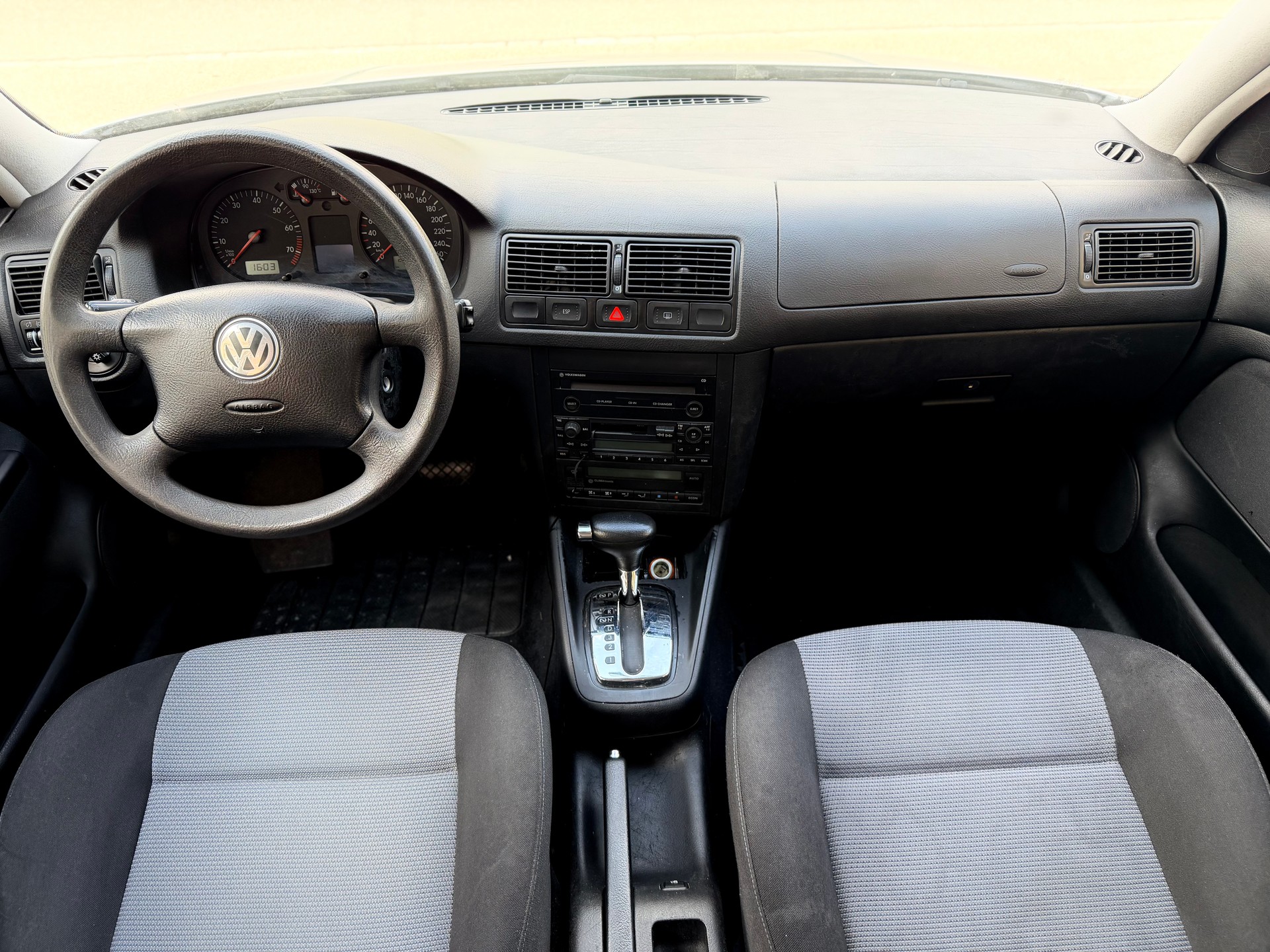VW Golf 1.6 Comfortline Generation Automatic-image-8