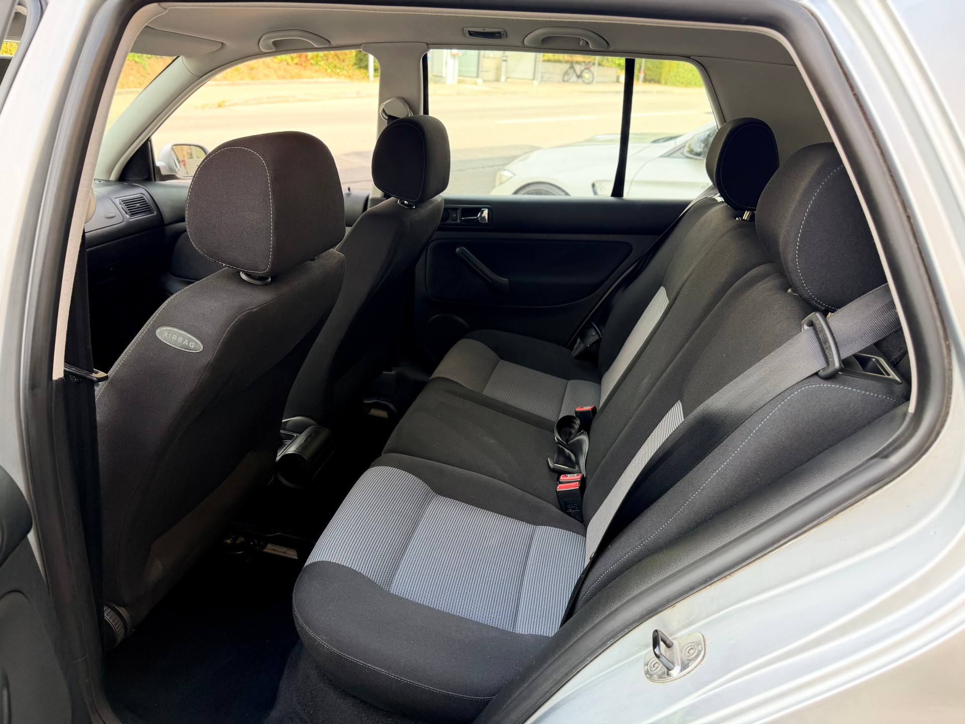 VW Golf 1.6 Comfortline Generation Automatic-image-6