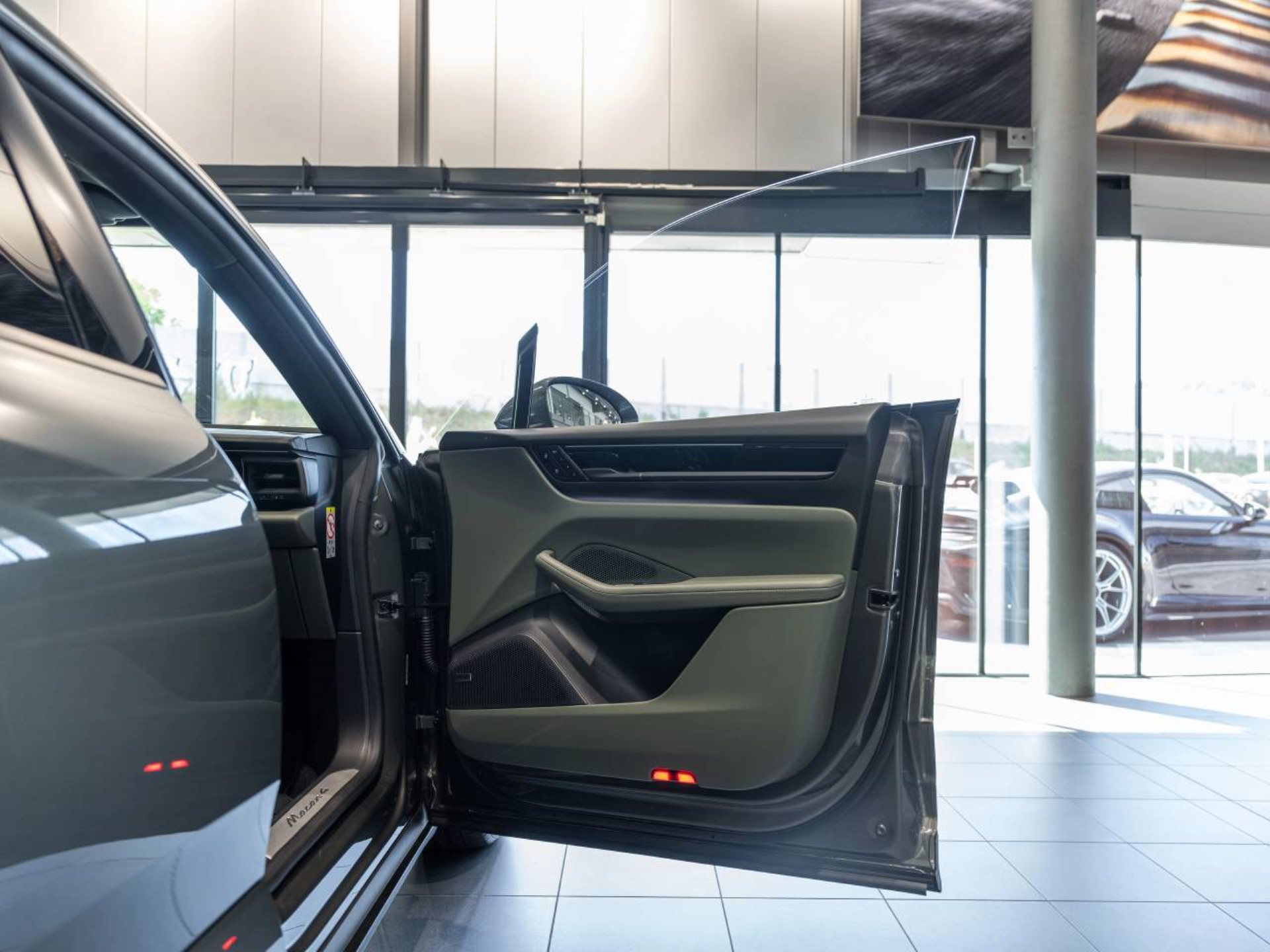 PORSCHE Macan 4-image-22