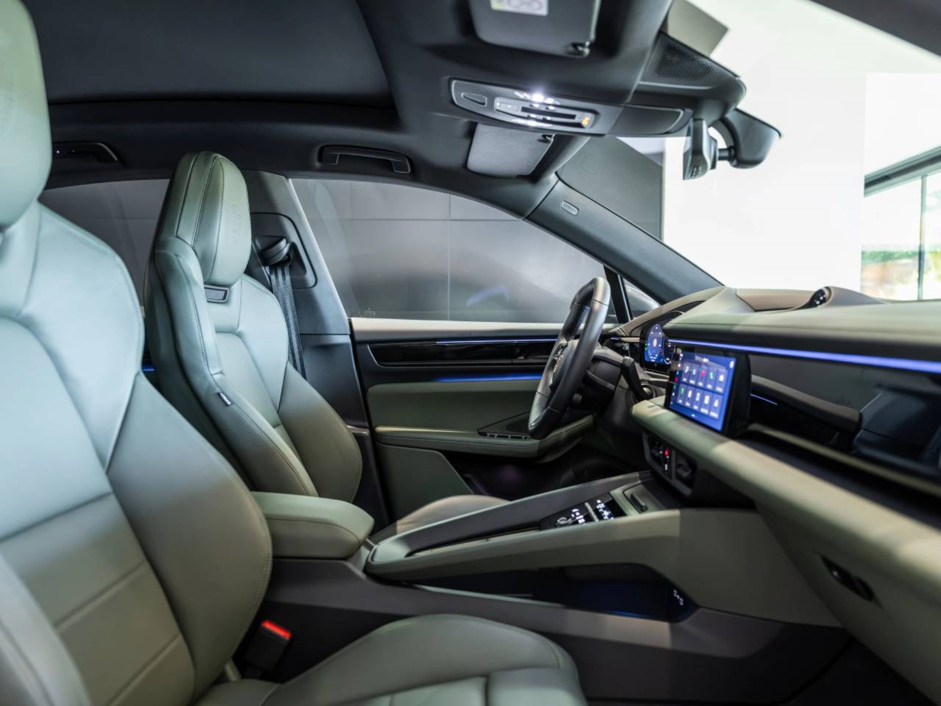 PORSCHE Macan 4-image-18
