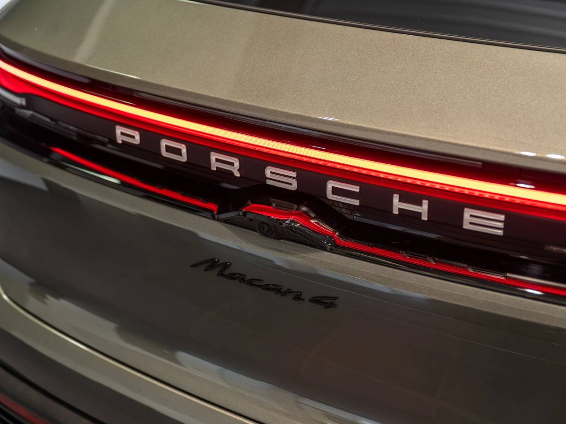 PORSCHE Macan 4-image-28