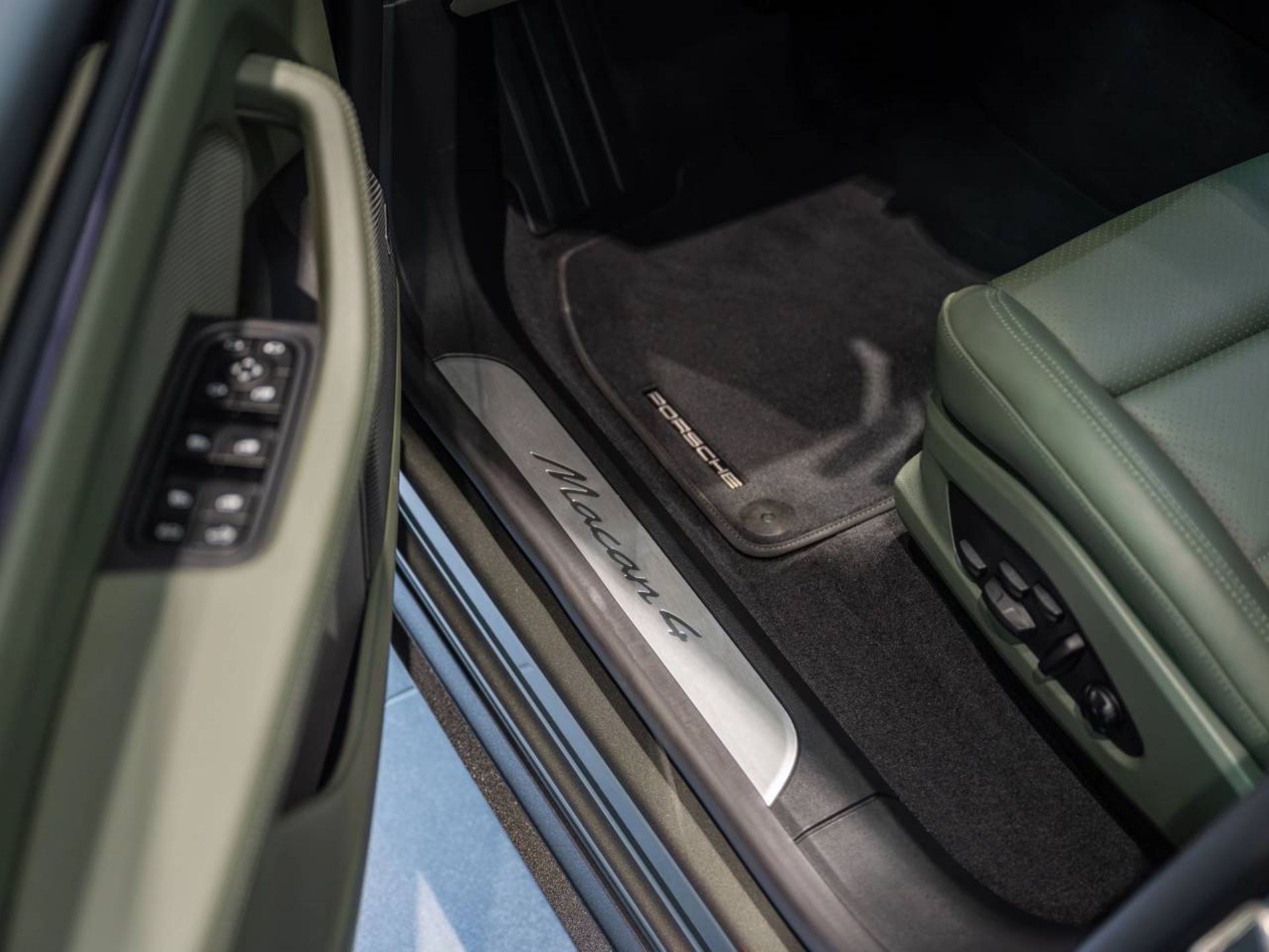 PORSCHE Macan 4-image-21