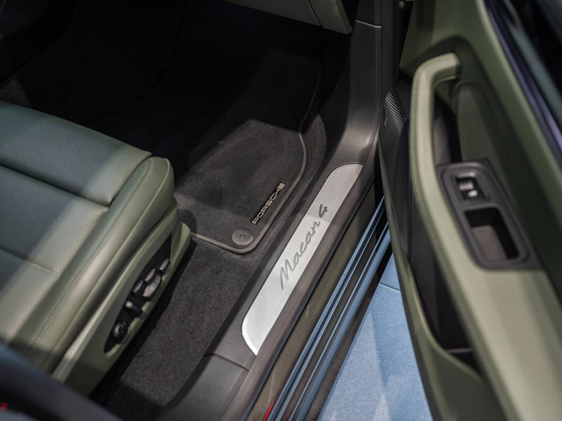 PORSCHE Macan 4-image-23
