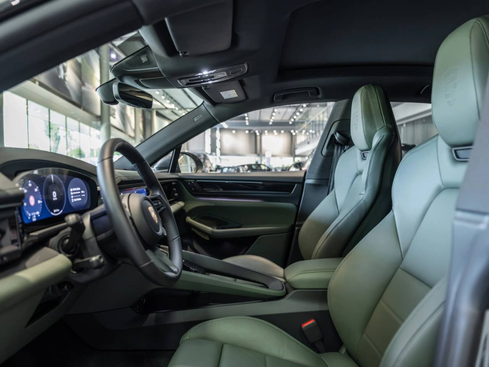 PORSCHE Macan 4-image-3