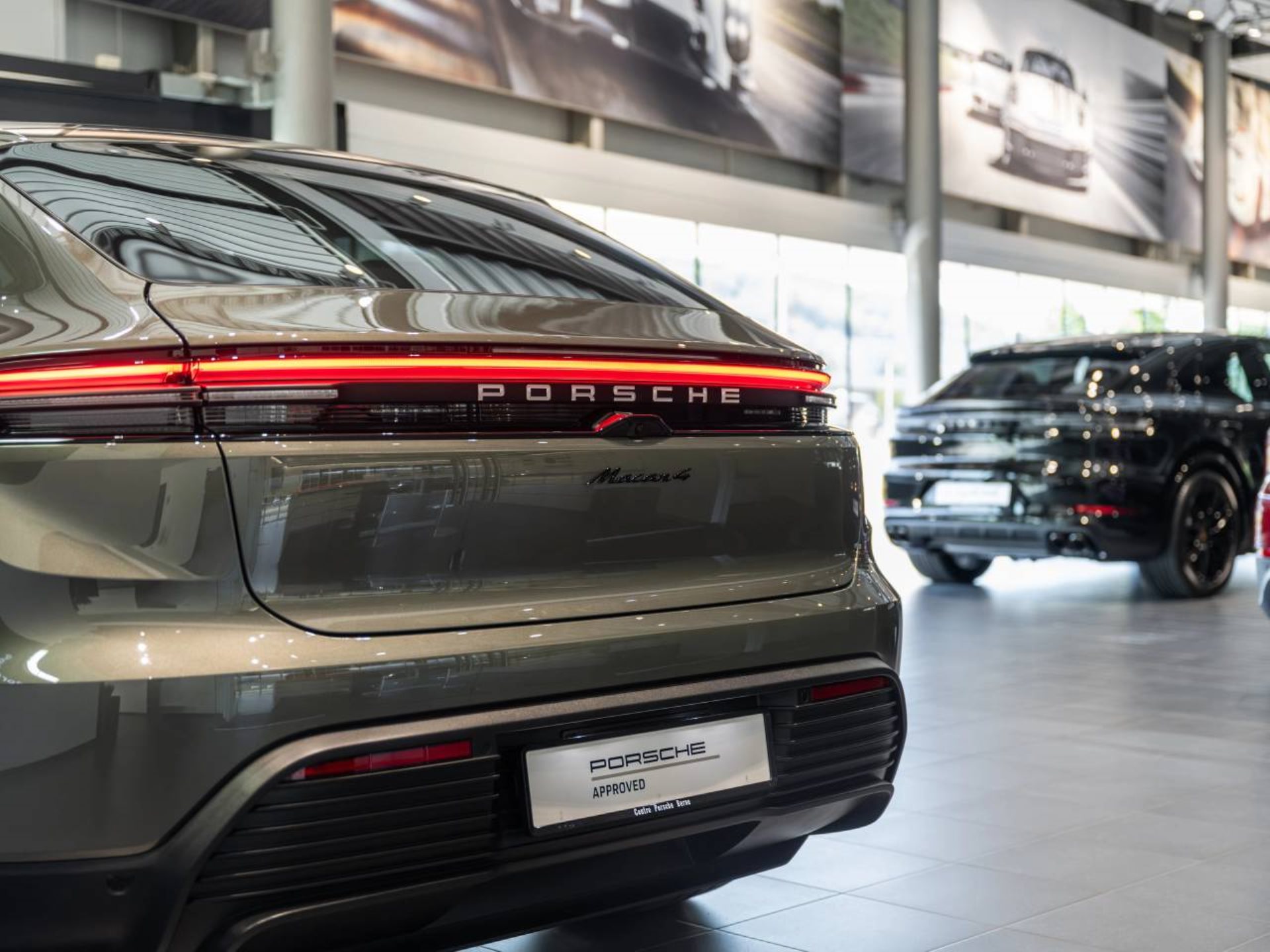 PORSCHE Macan 4-image-27