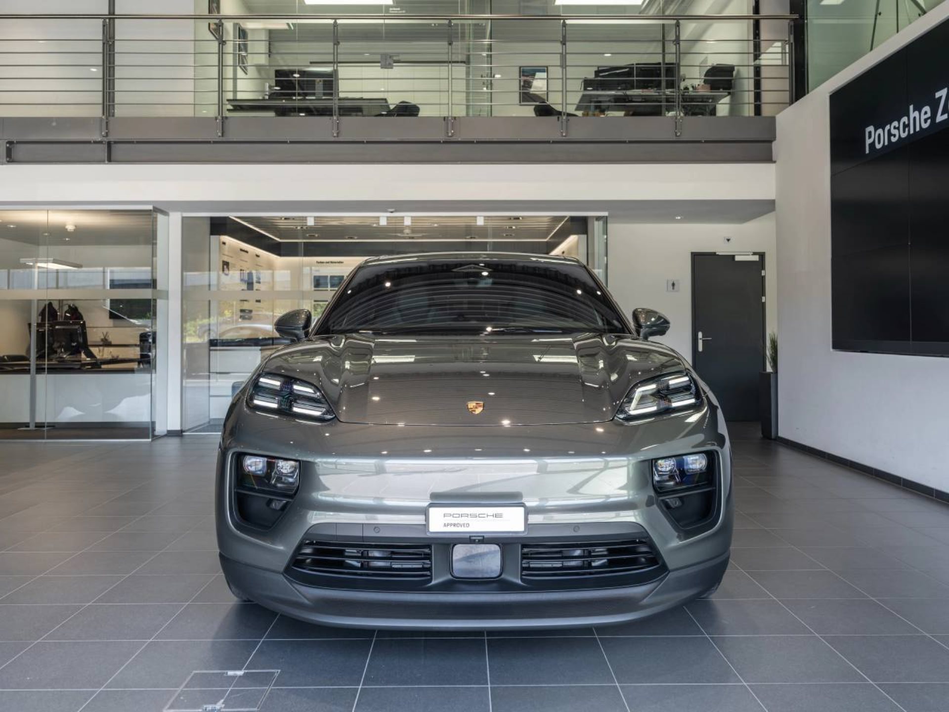 PORSCHE Macan 4-image-8
