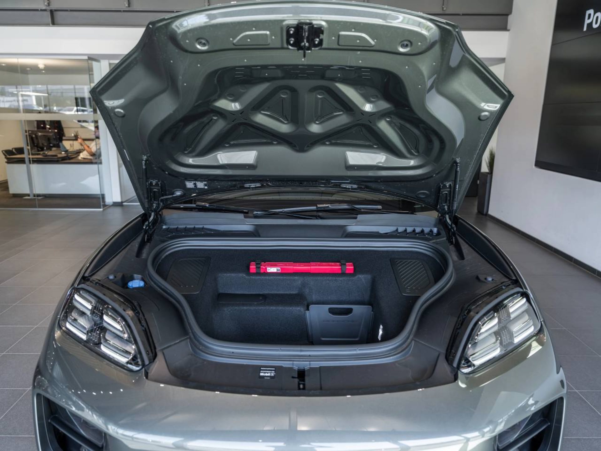 PORSCHE Macan 4-image-9