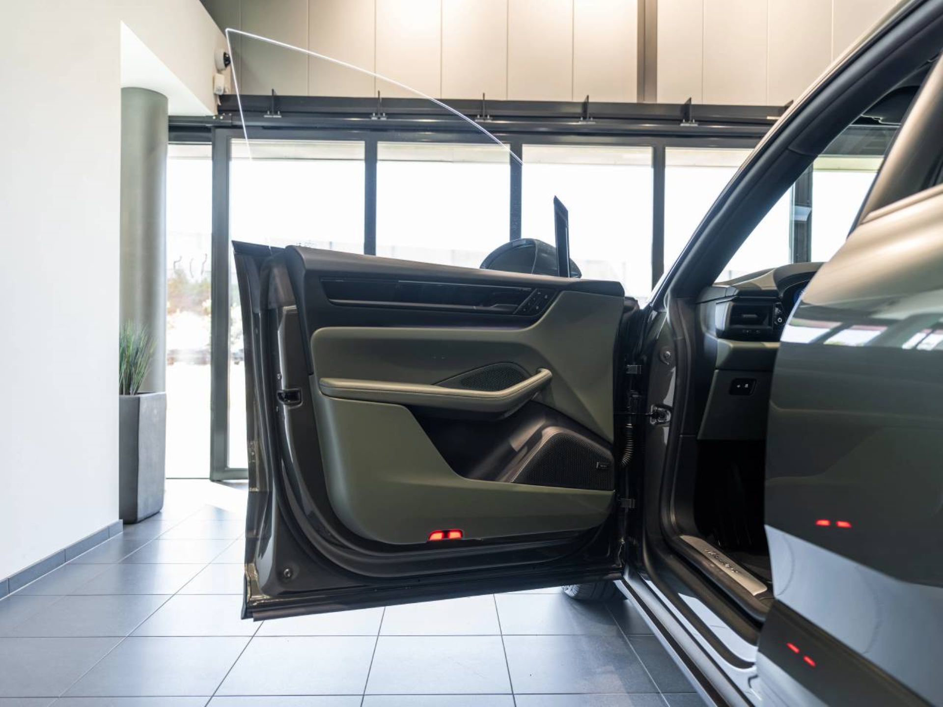 PORSCHE Macan 4-image-20