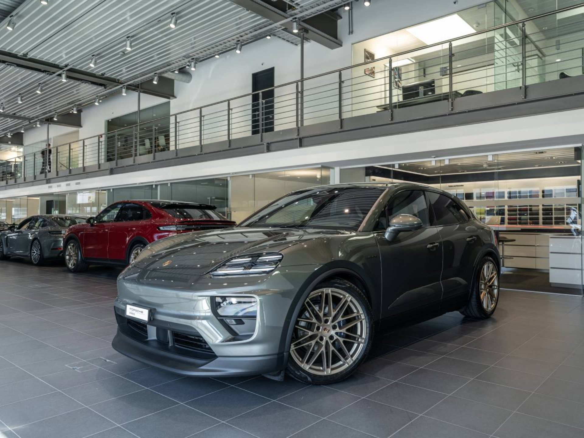 PORSCHE Macan 4-image-7